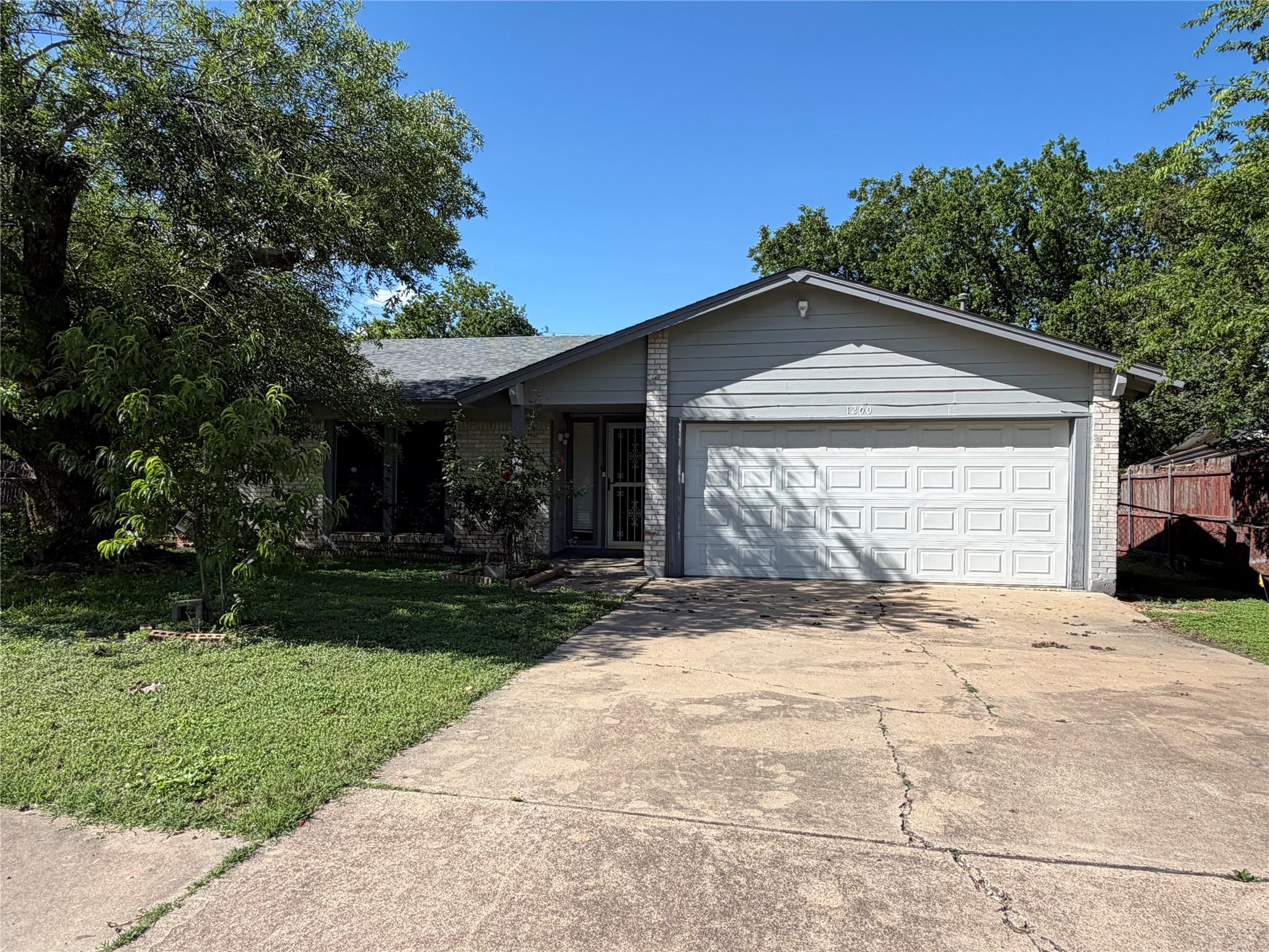 1200 Warrington Dr Property Photo 1