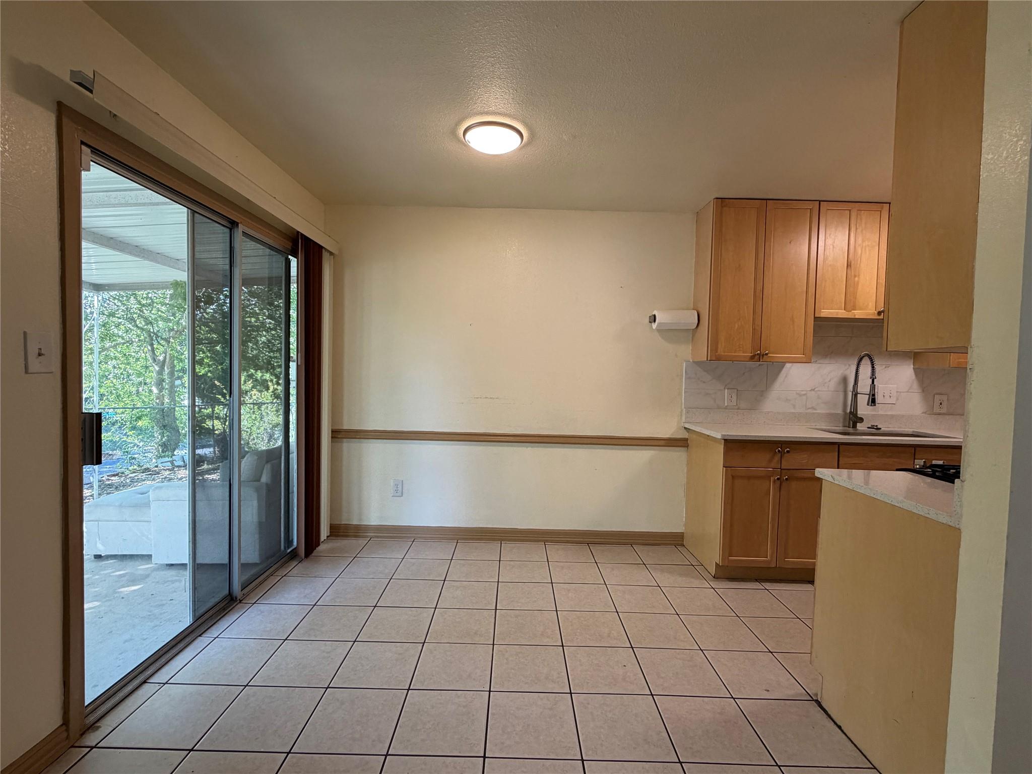 1200 Warrington Dr Property Photo 3