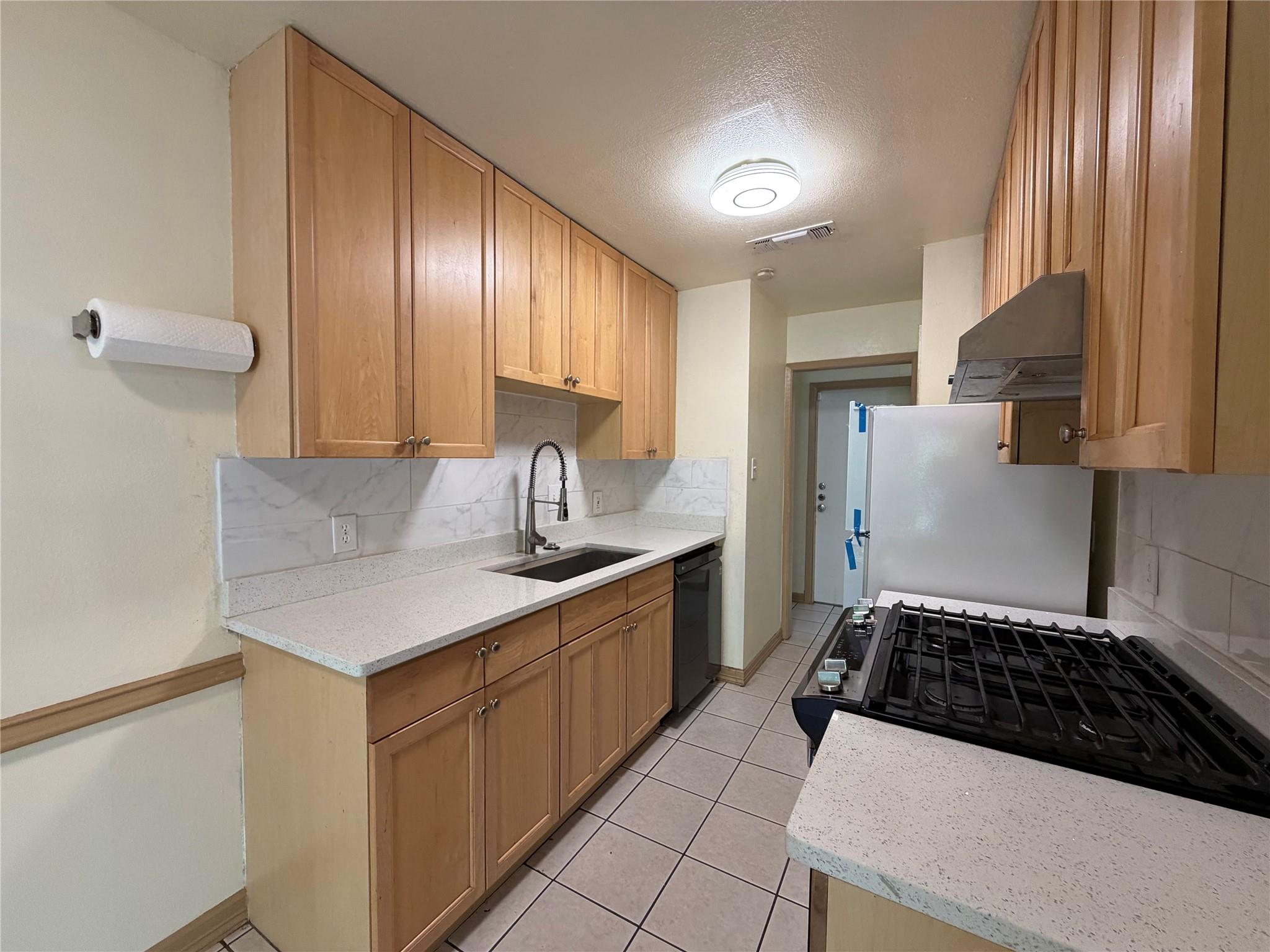 1200 Warrington Dr Property Photo 4