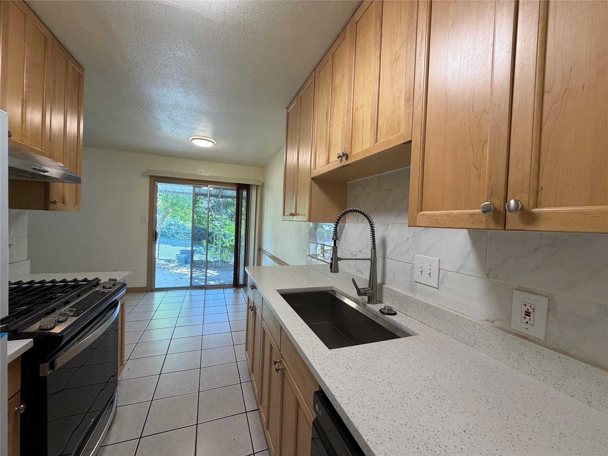1200 Warrington Dr Property Photo 5