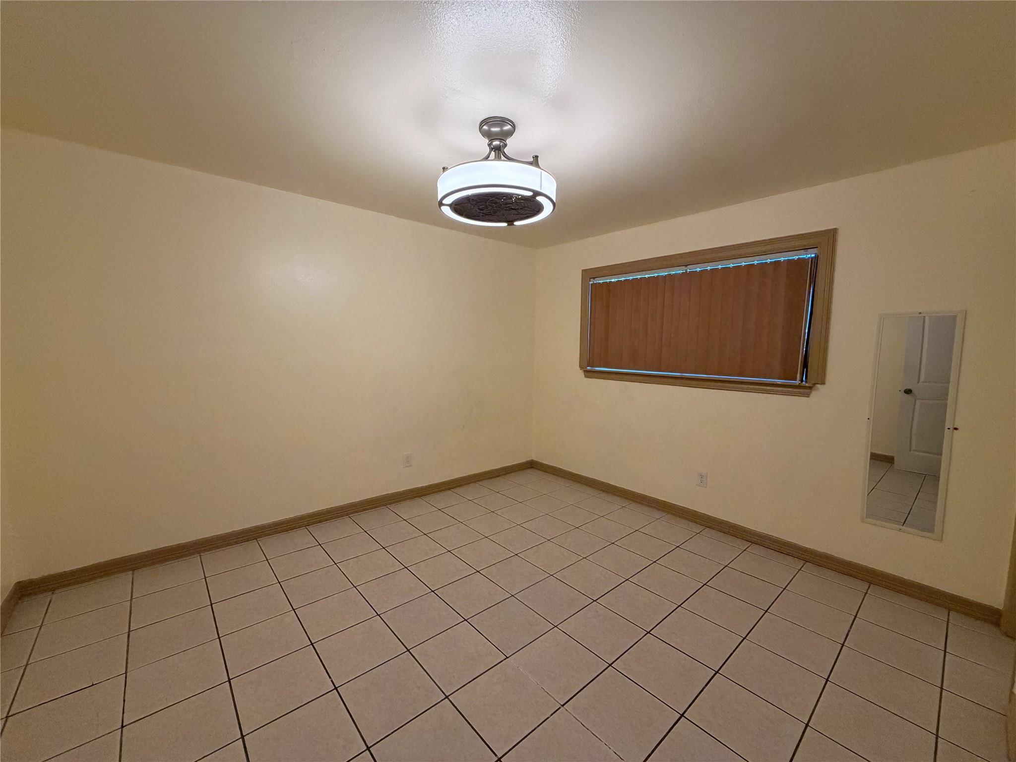 1200 Warrington Dr Property Photo 8