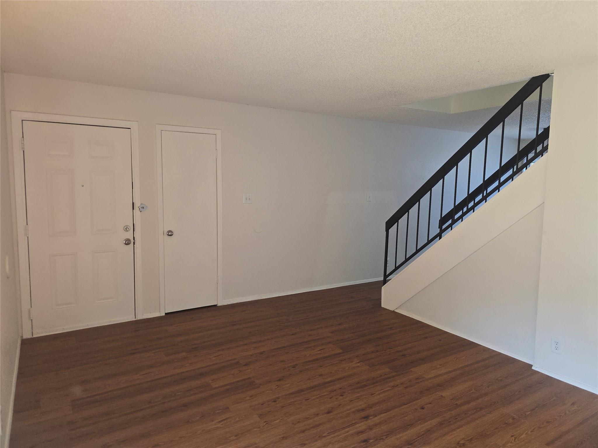 7108 Creekside Dr #b Property Photo 3