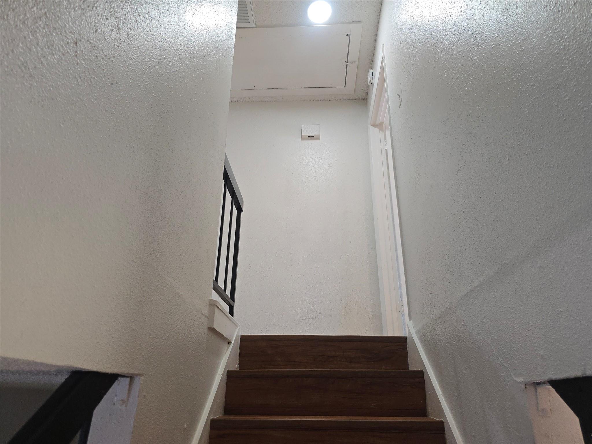 7108 Creekside Dr #b Property Photo 8