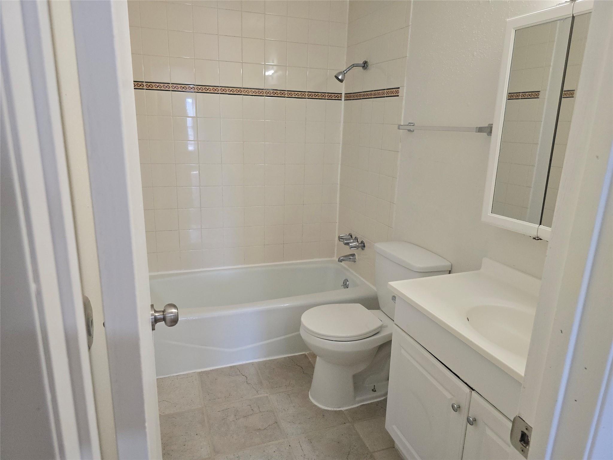 7108 Creekside Dr #b Property Photo 10