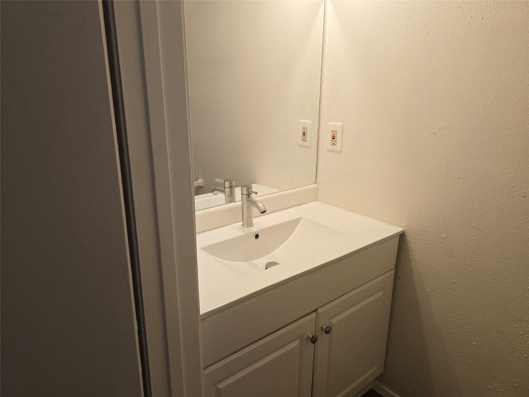 7108 Creekside Dr #b Property Photo 19