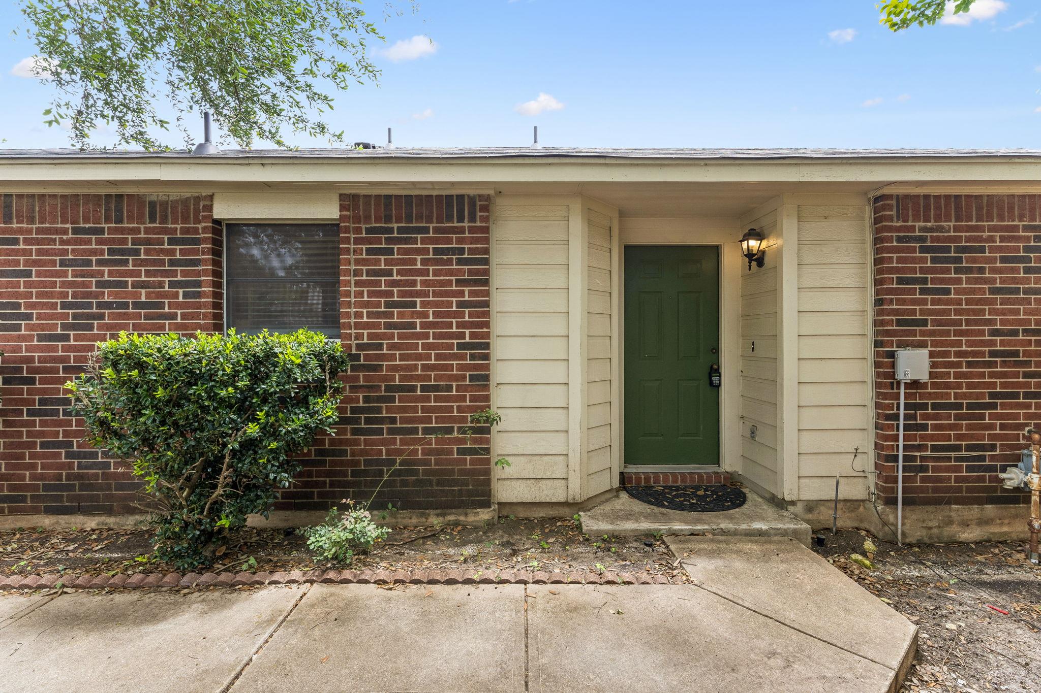 1519 Miss Allisons Way Property Photo 3