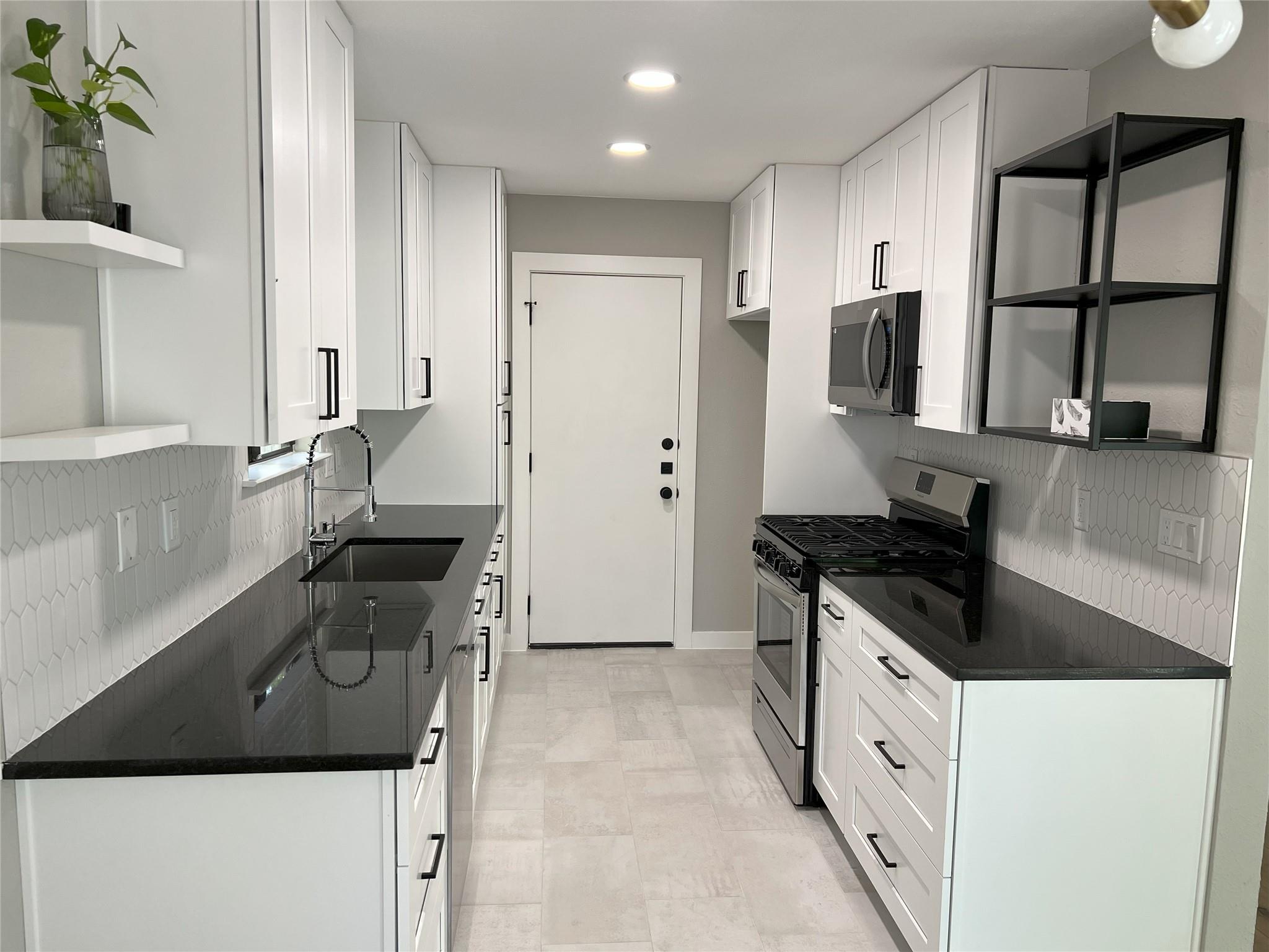 1411 Atterbury Ln Property Photo 19