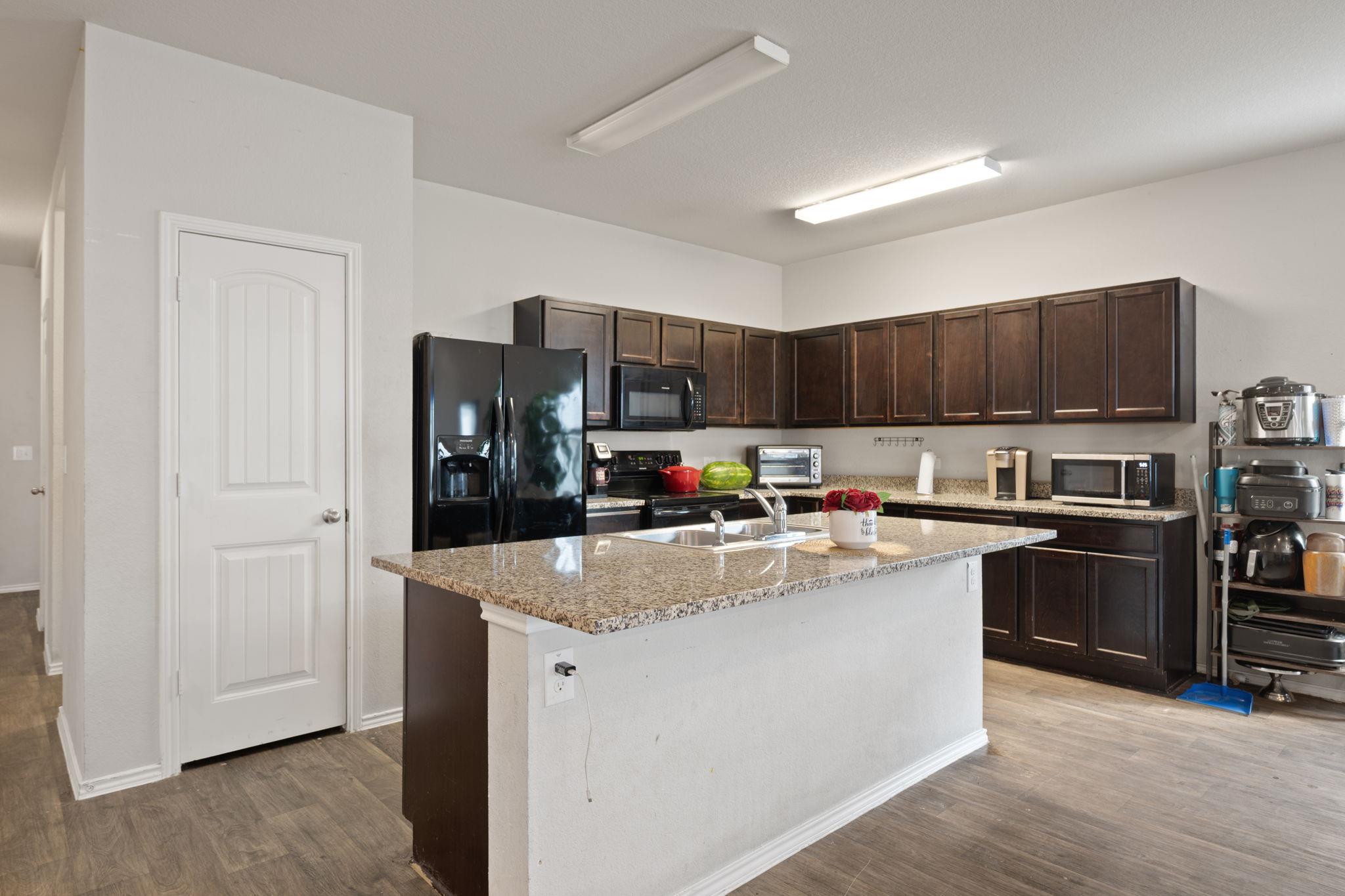 5908 Brampton Ln Property Photo 6