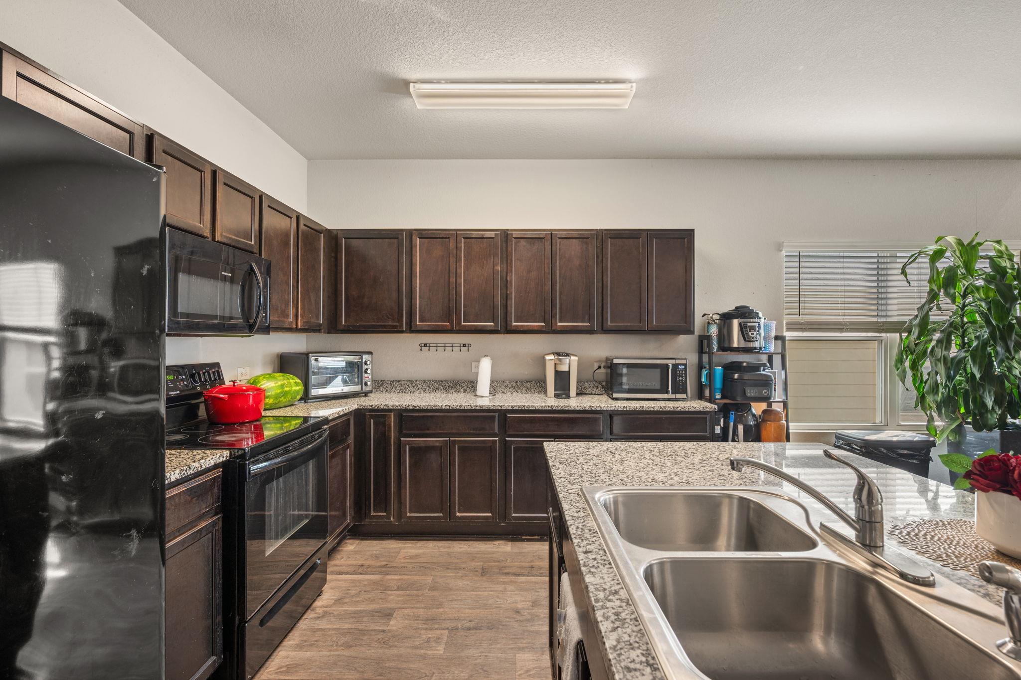 5908 Brampton Ln Property Photo 9
