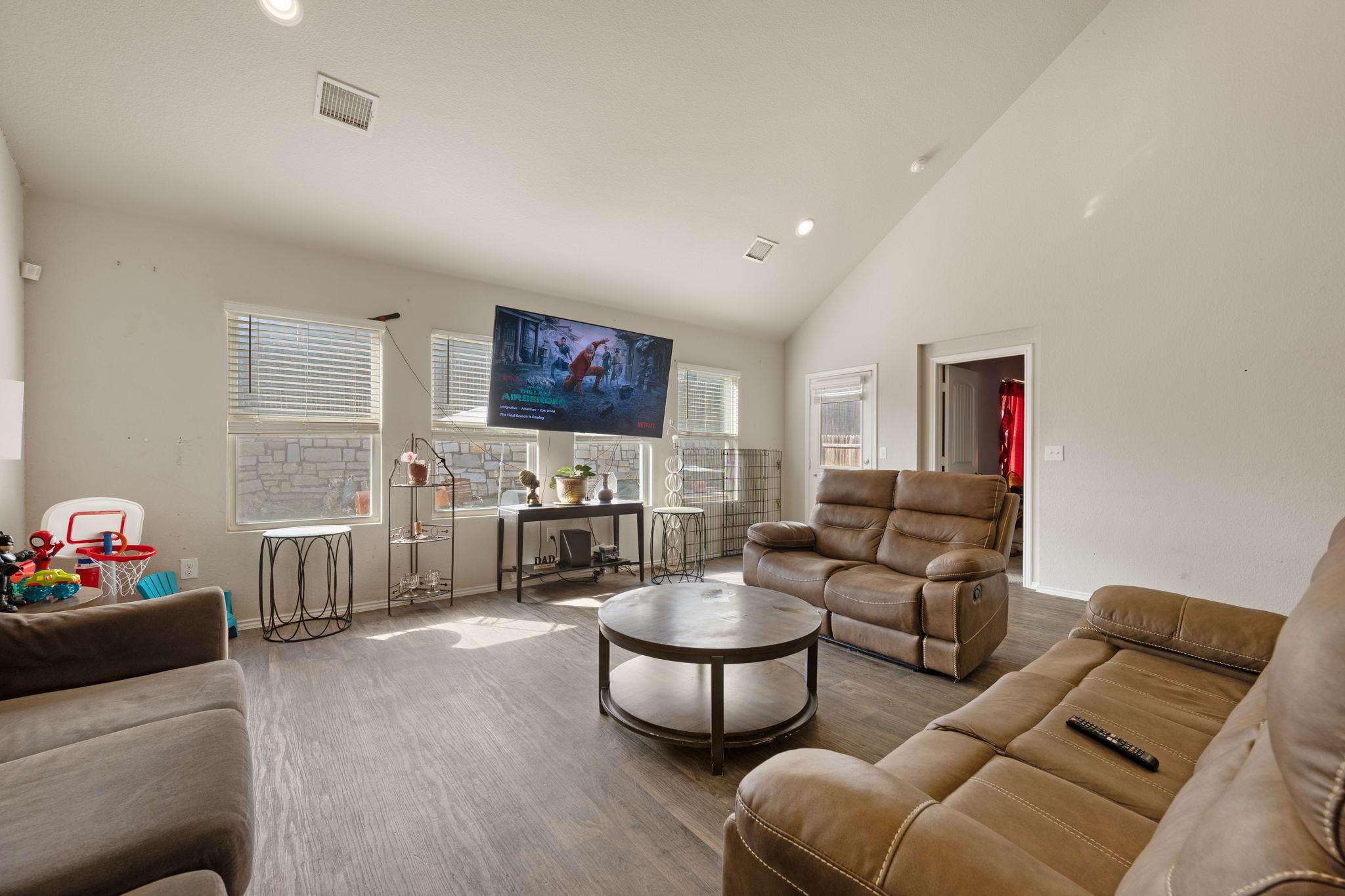 5908 Brampton Ln Property Photo 11