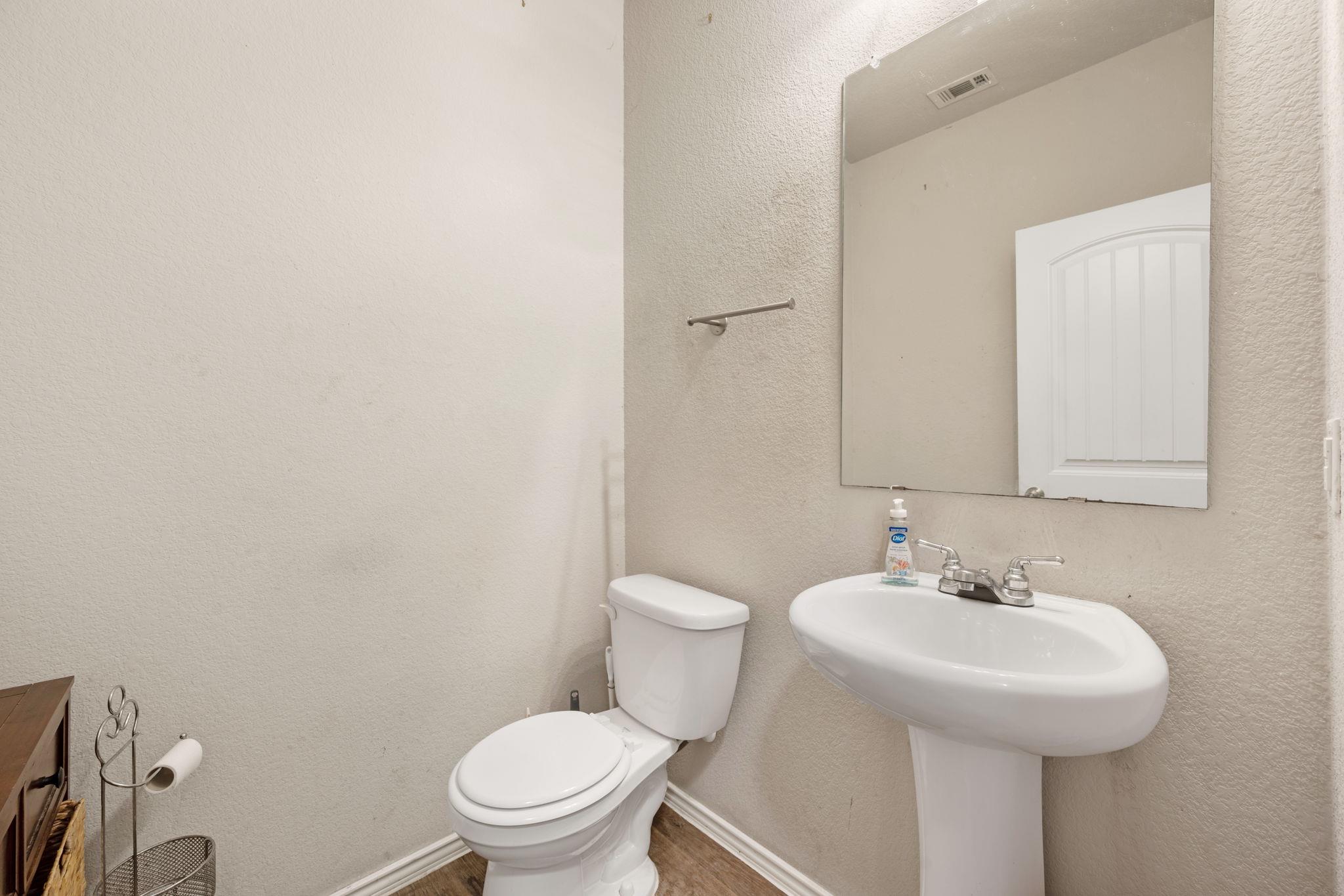 5908 Brampton Ln Property Photo 14