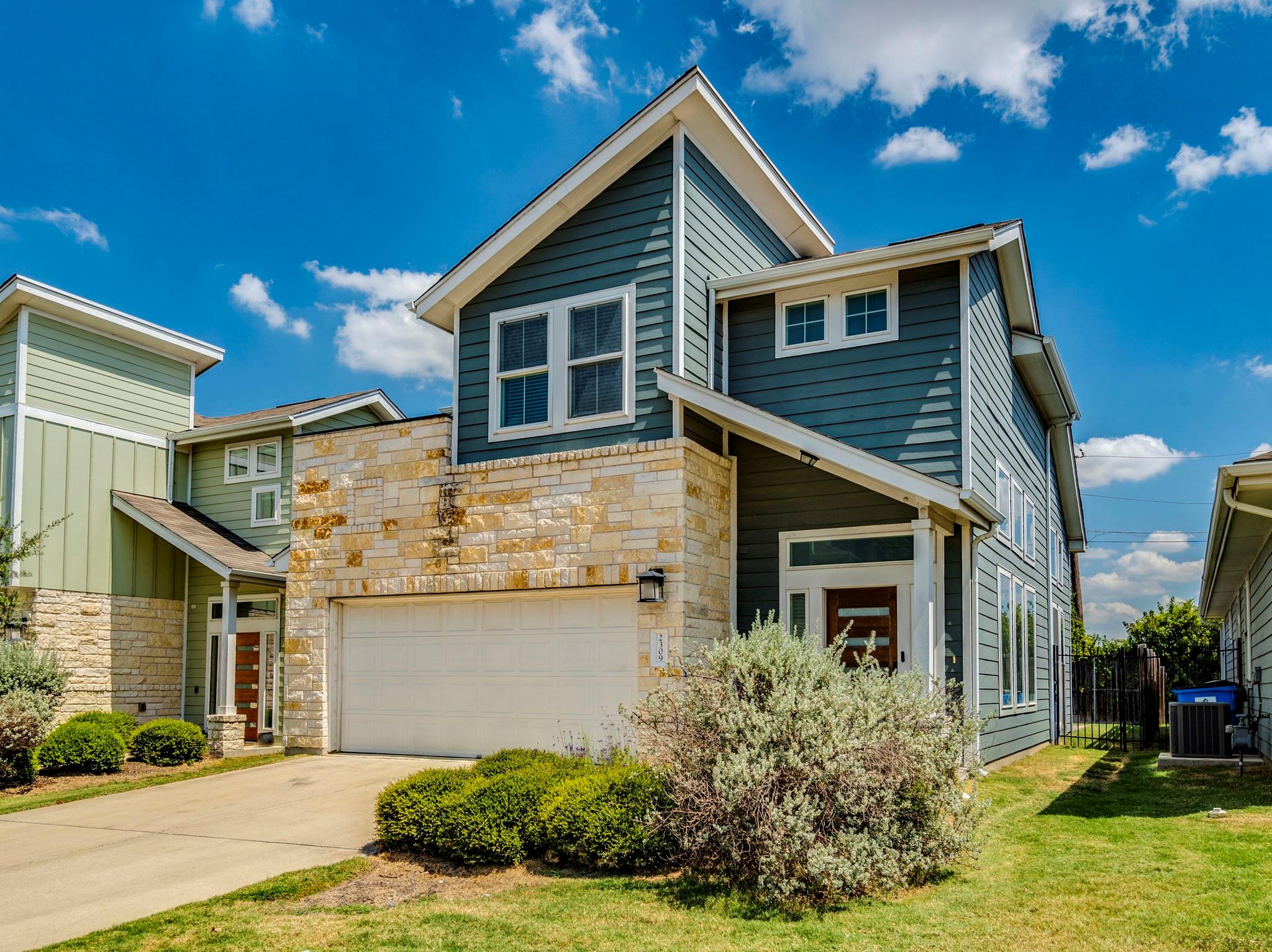 2309 Hermia St Property Photo 5