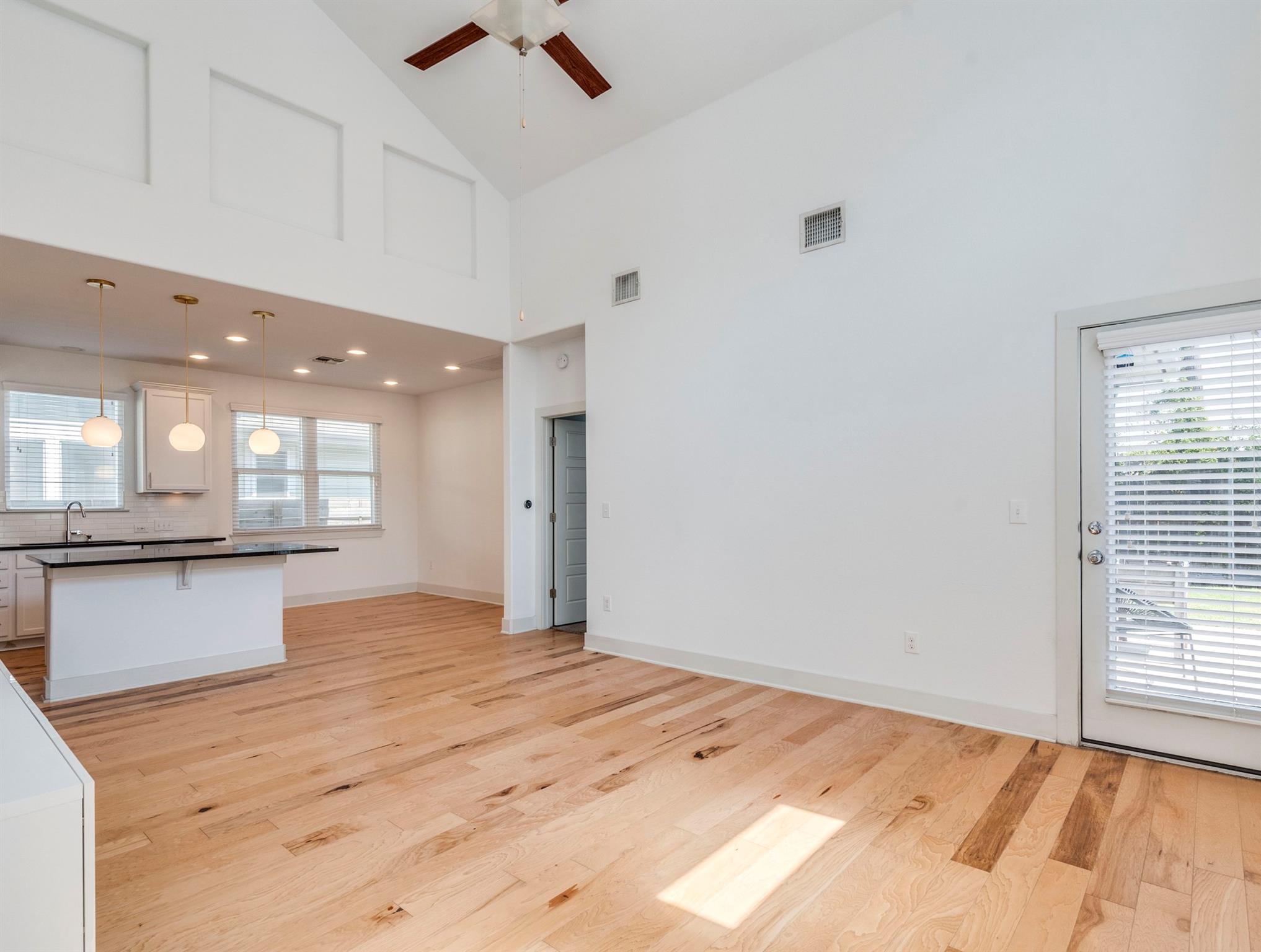 2309 Hermia St Property Photo 6