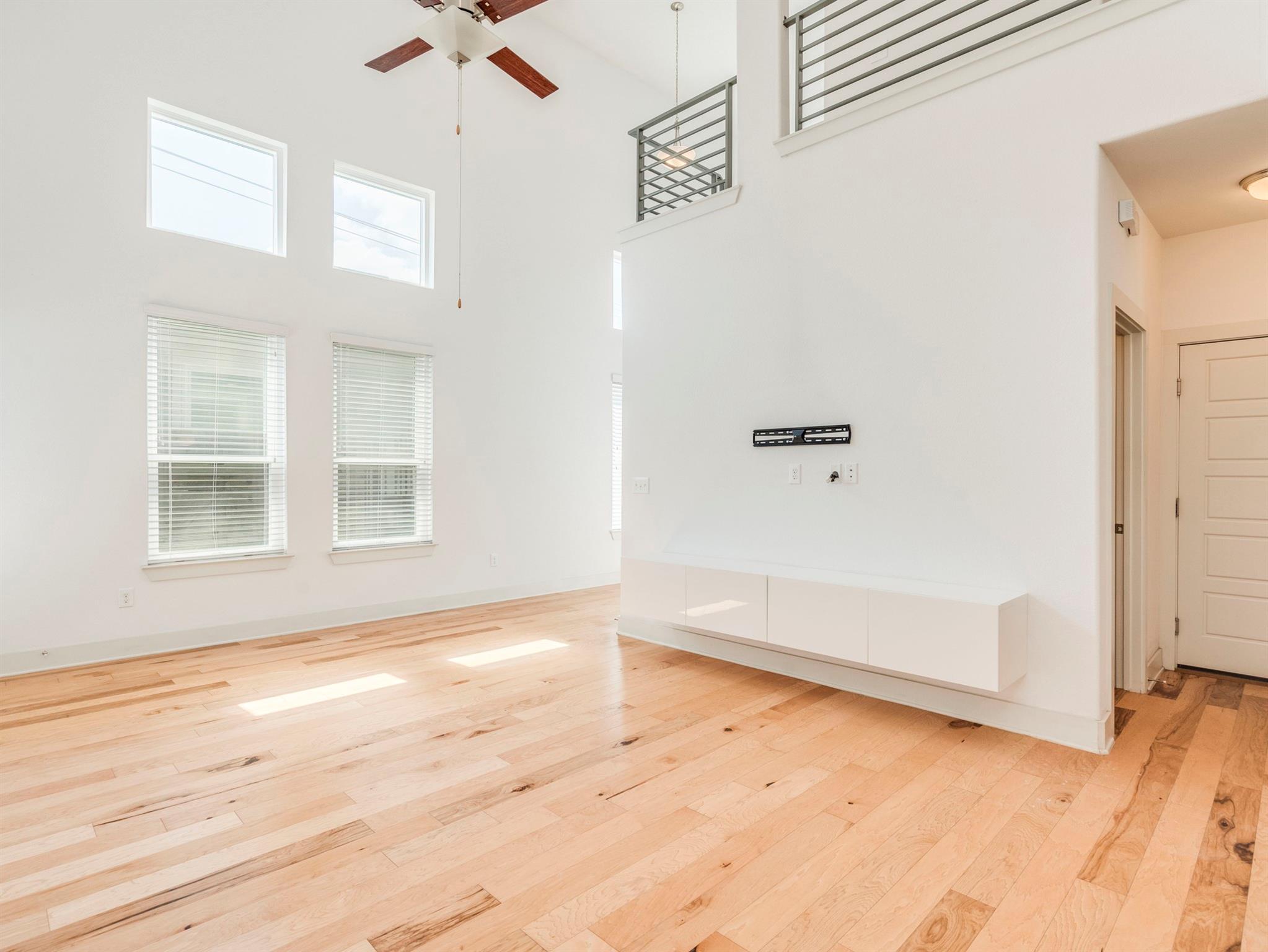 2309 Hermia St Property Photo 7