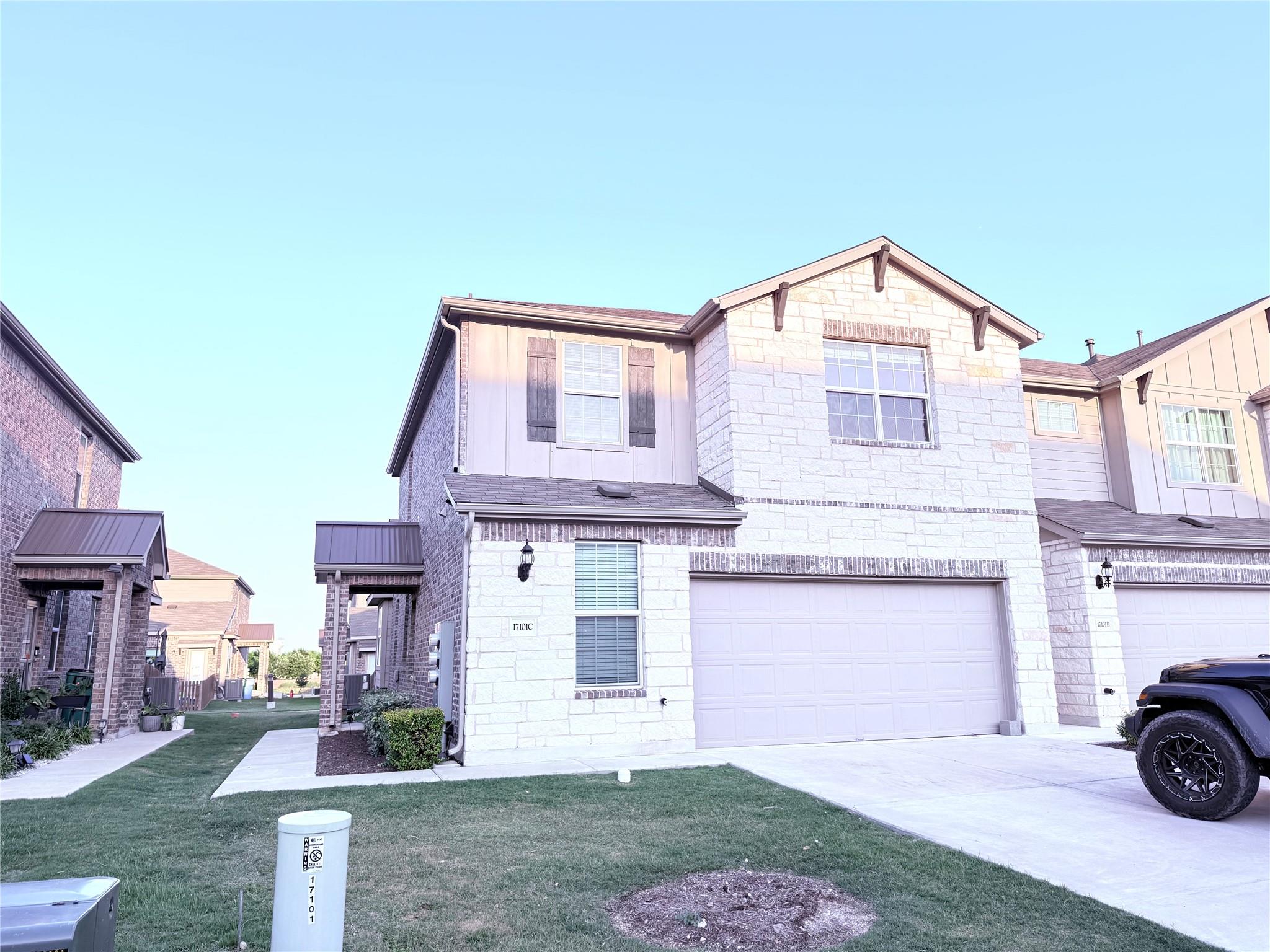 17101C Crane Fly Dr Property Photo 1