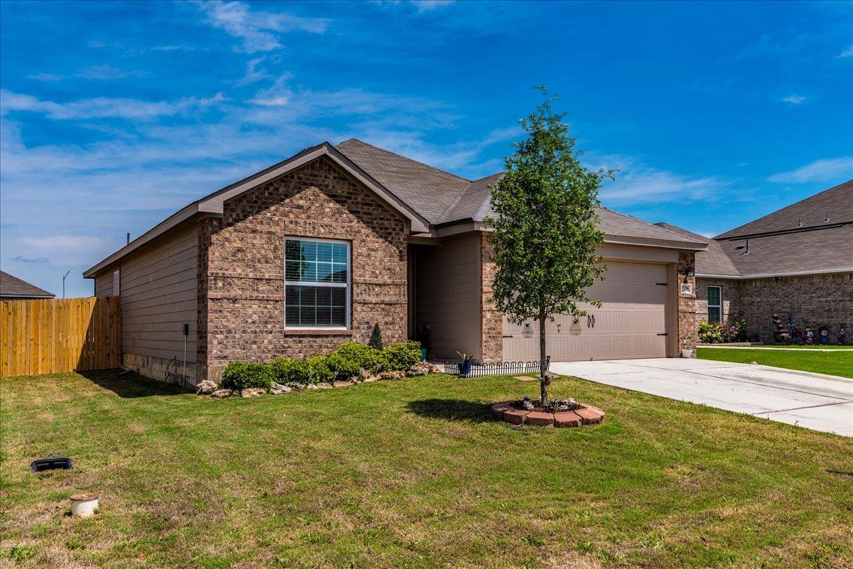 17216 Farmhouse Ln Property Photo