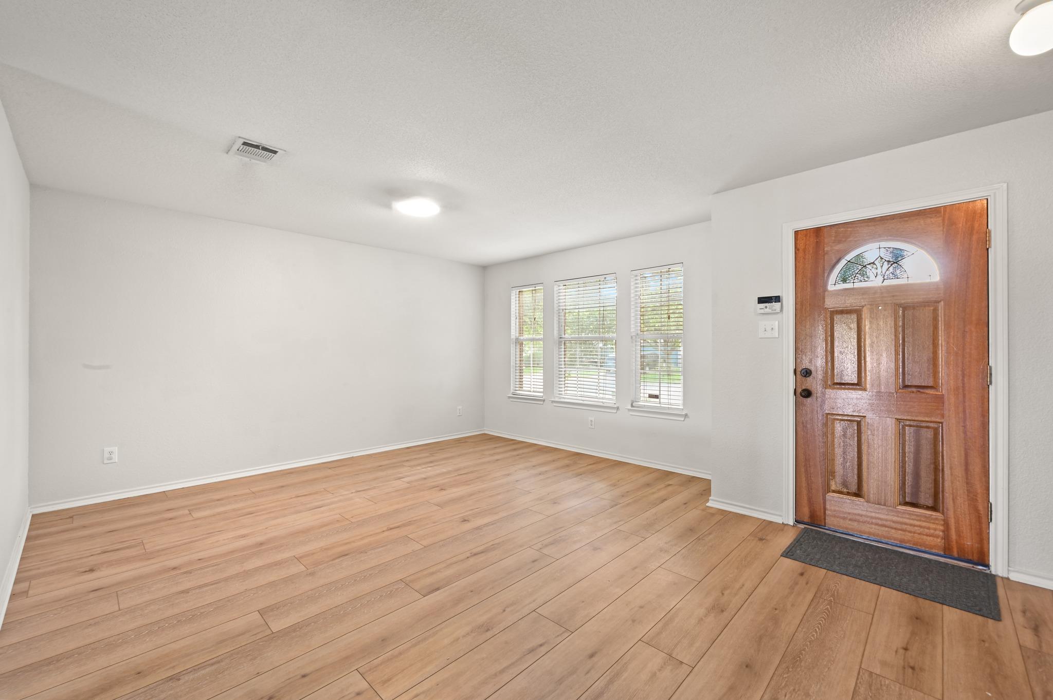 11140 Currin Ln Property Photo 6