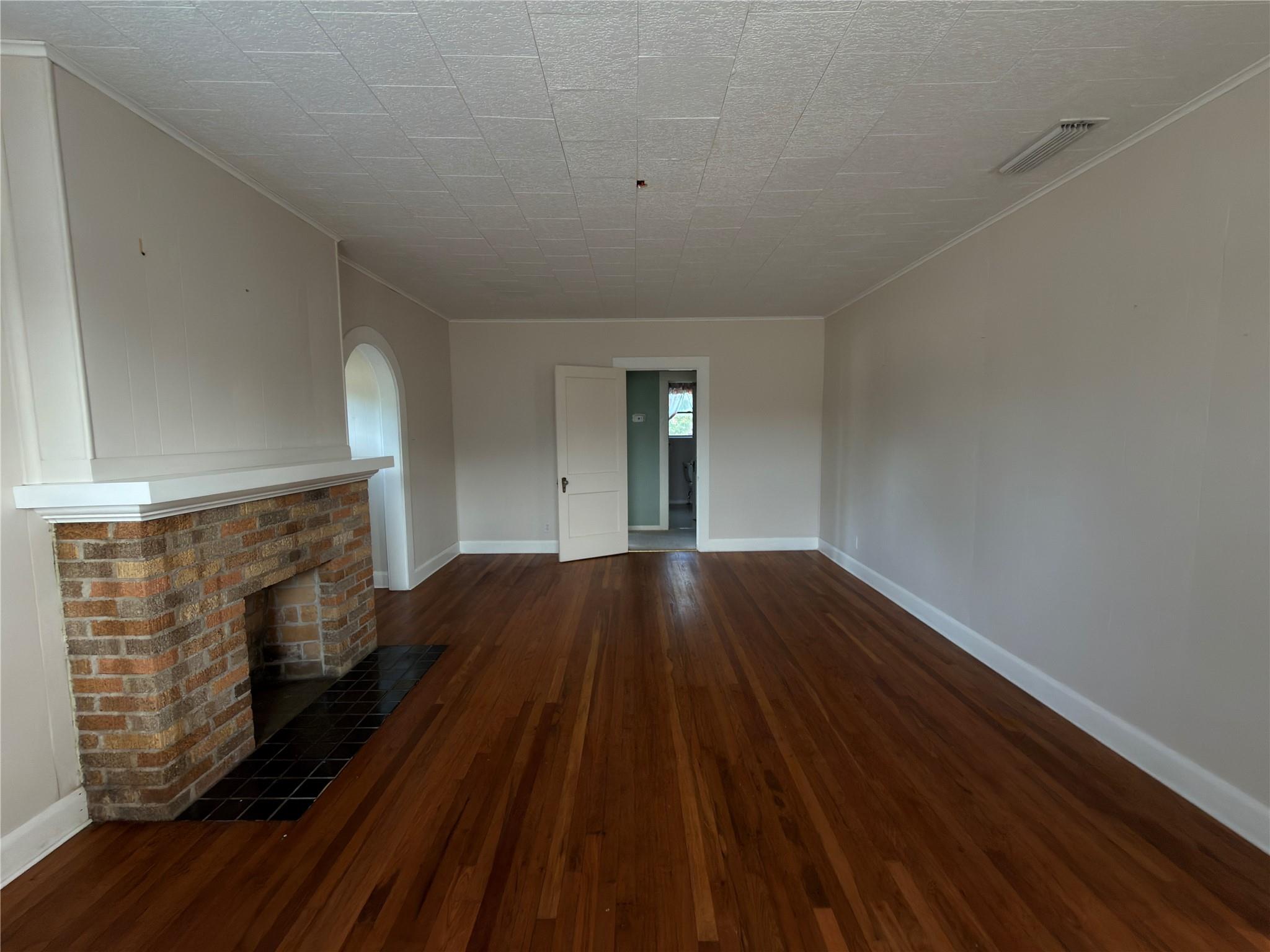 805 Howard St Property Photo 5