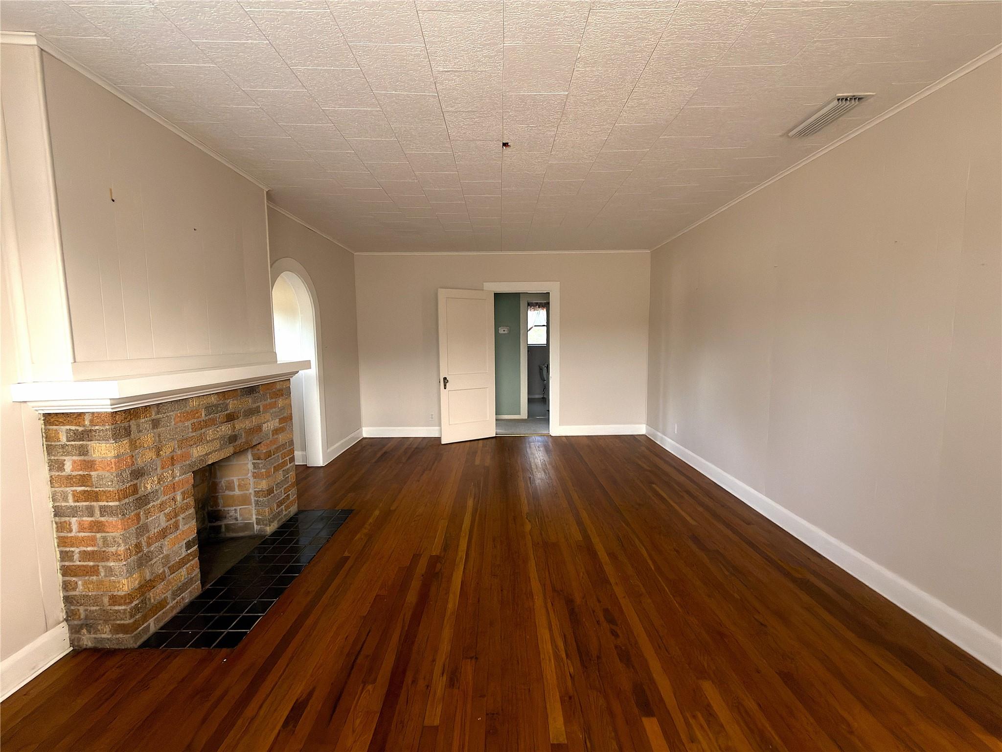 805 Howard St Property Photo 6