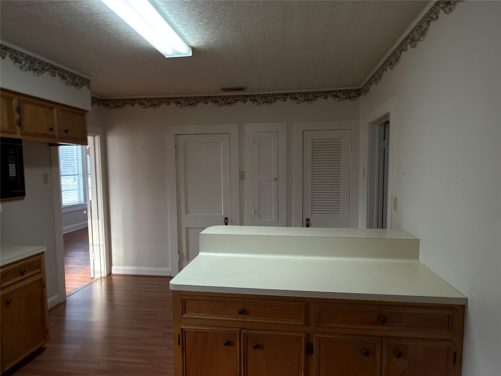 805 Howard St Property Photo 11