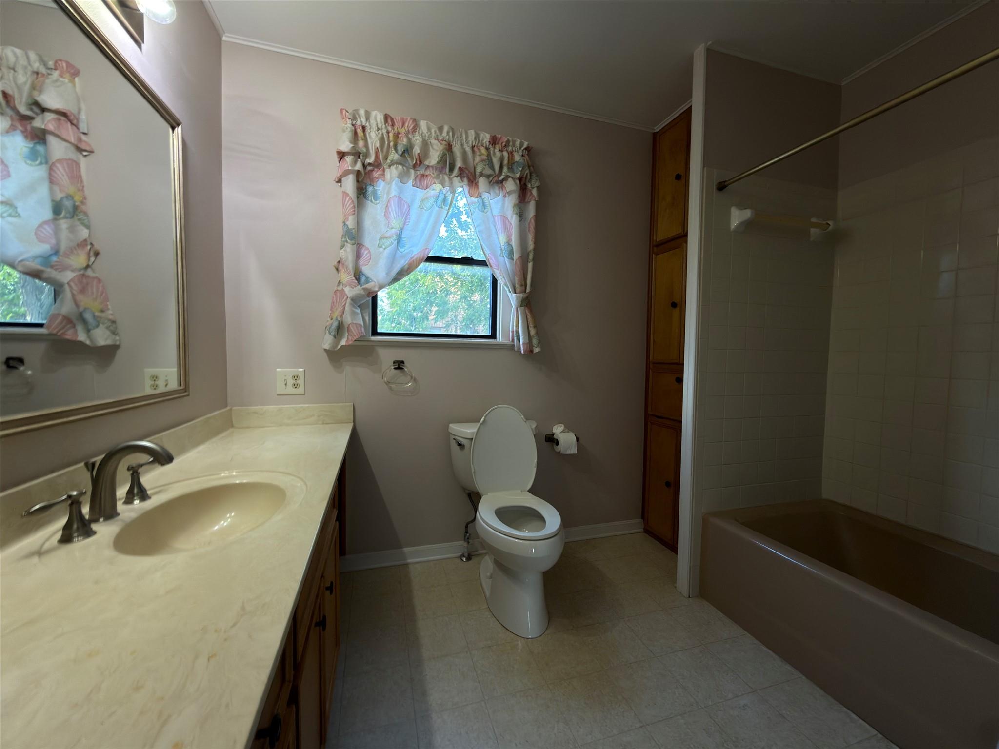 805 Howard St Property Photo 18