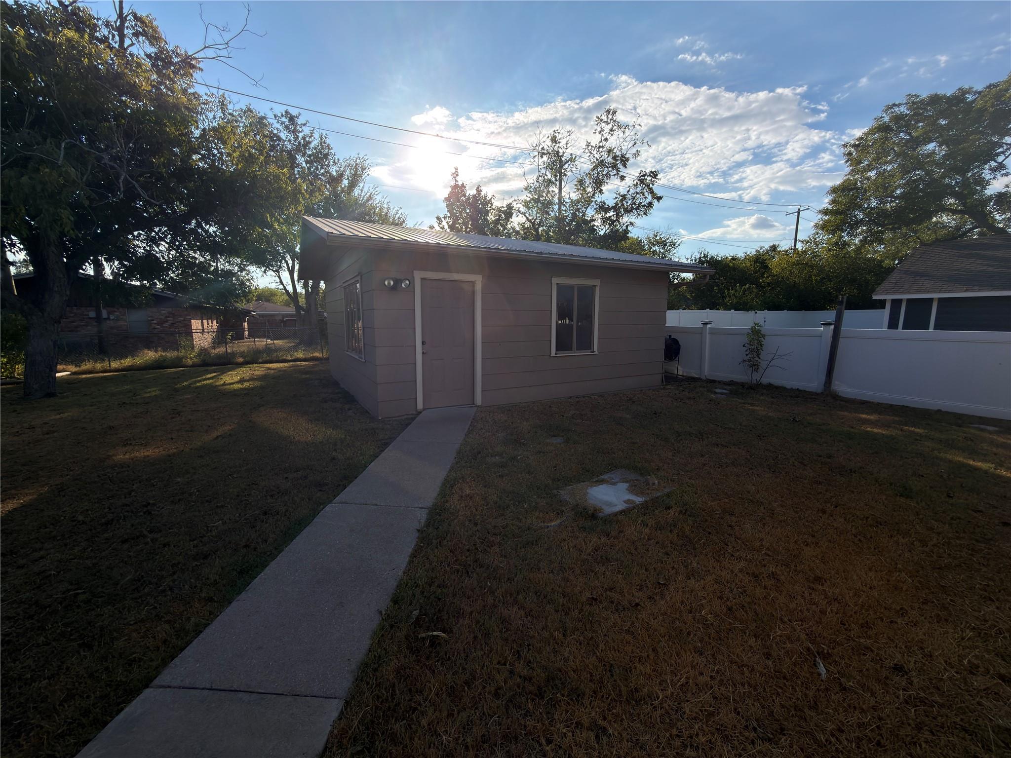 805 Howard St Property Photo 20