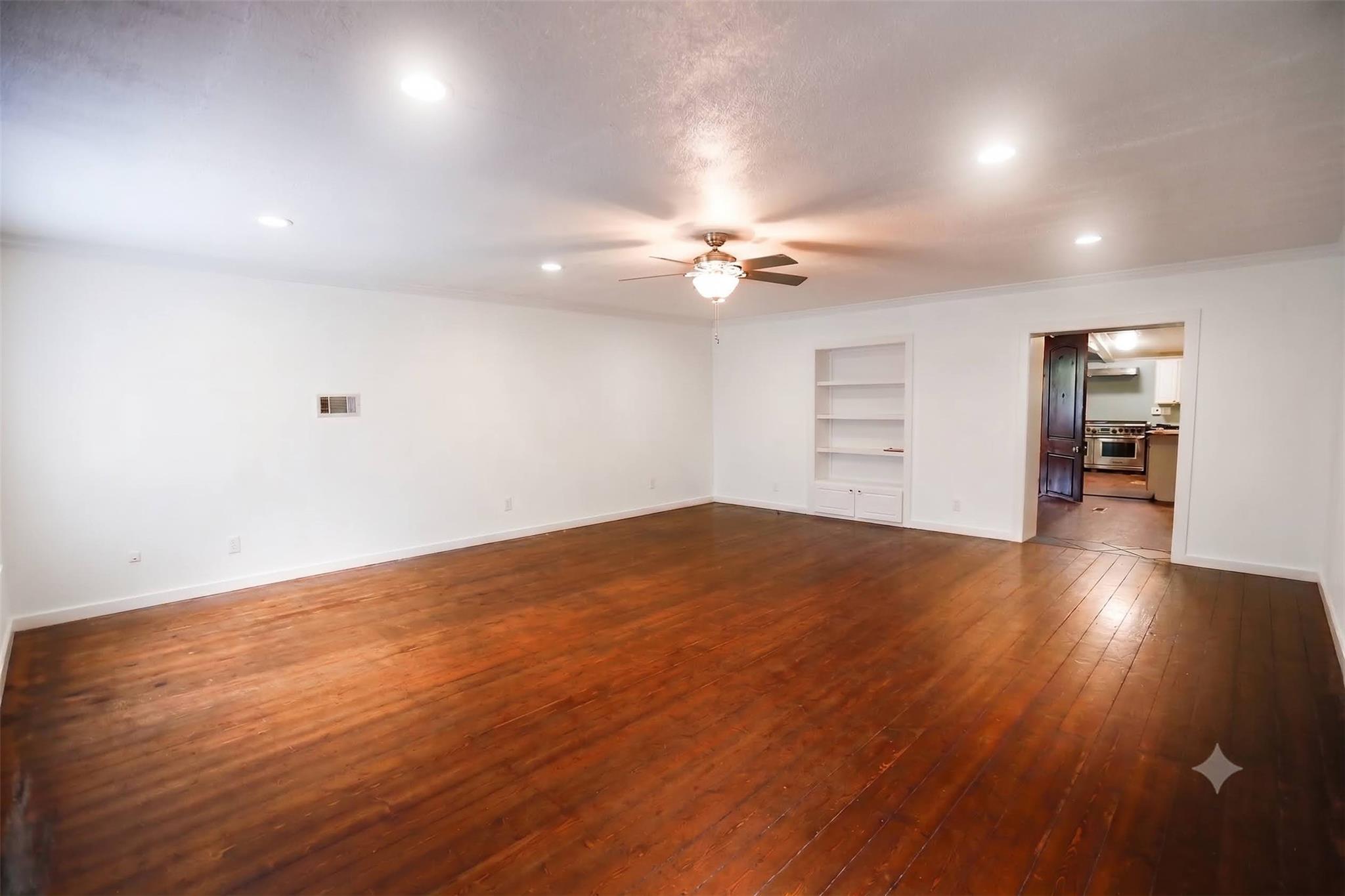 1125 San Augustine Dr Property Photo 4