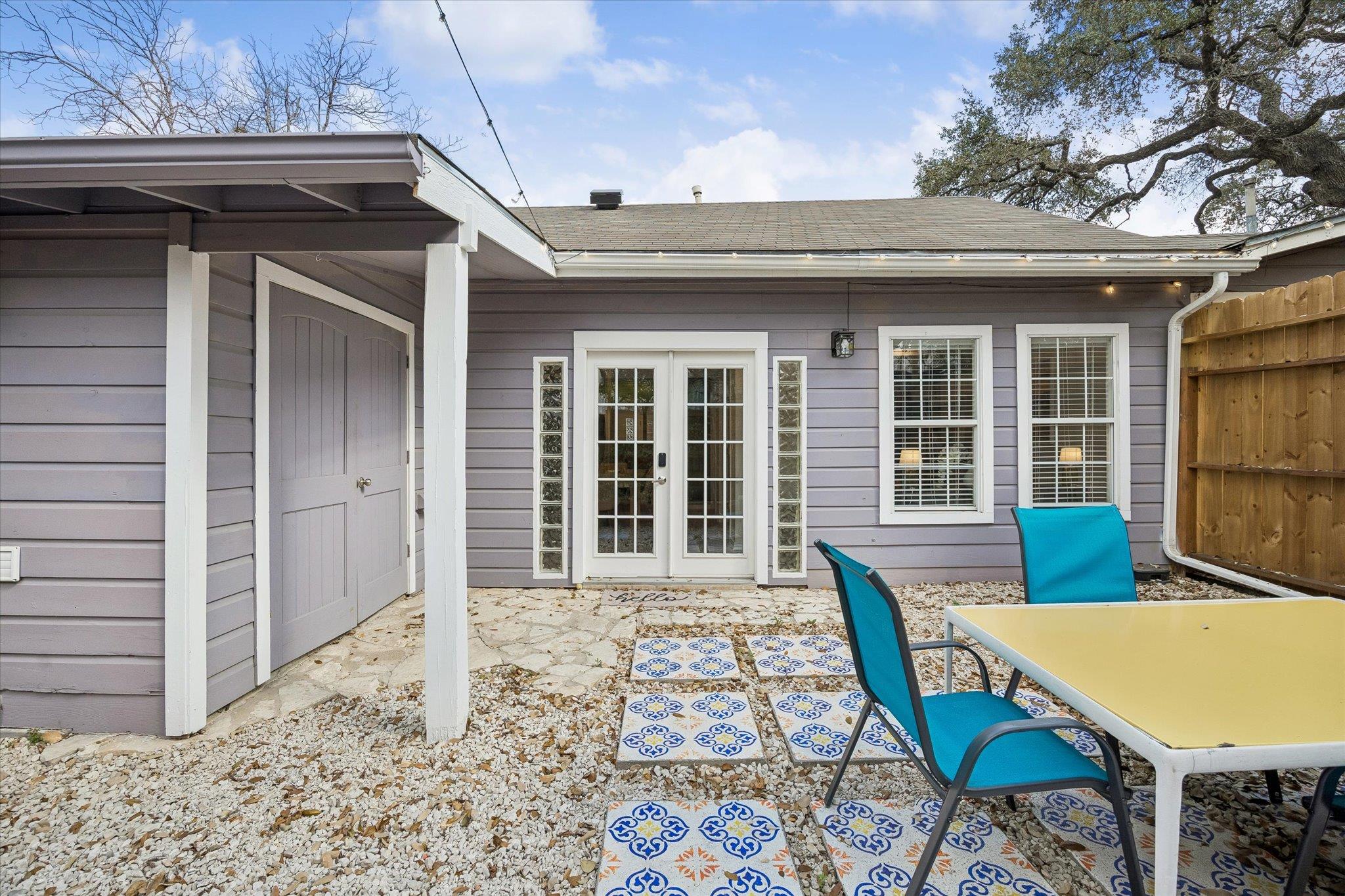 211 Lessin Ln #b Property Photo 4