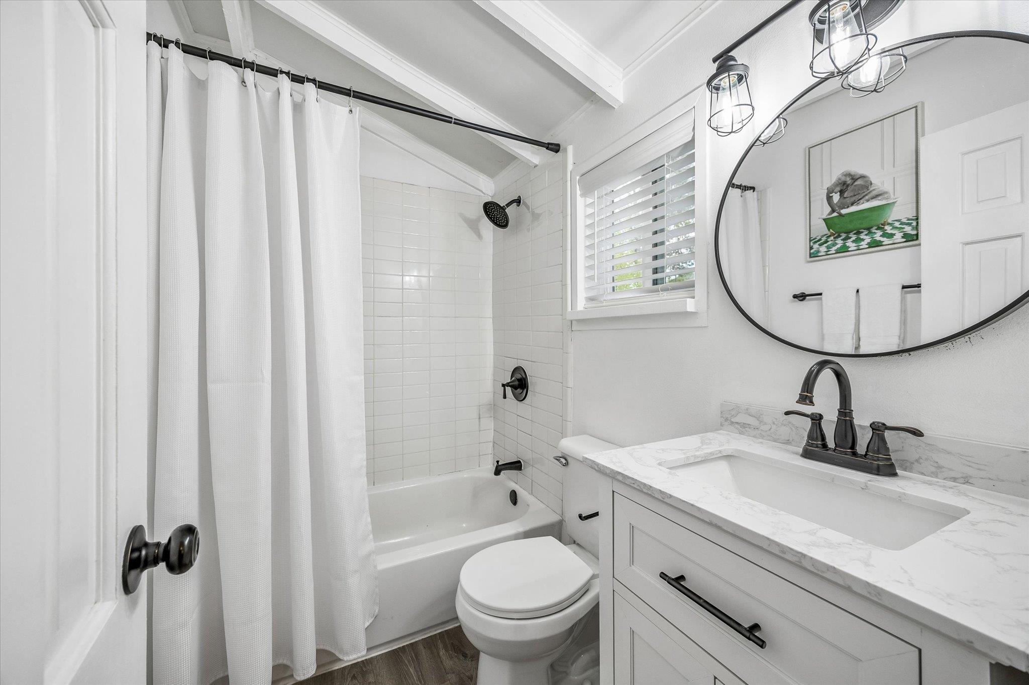 211 Lessin Ln #b Property Photo 9