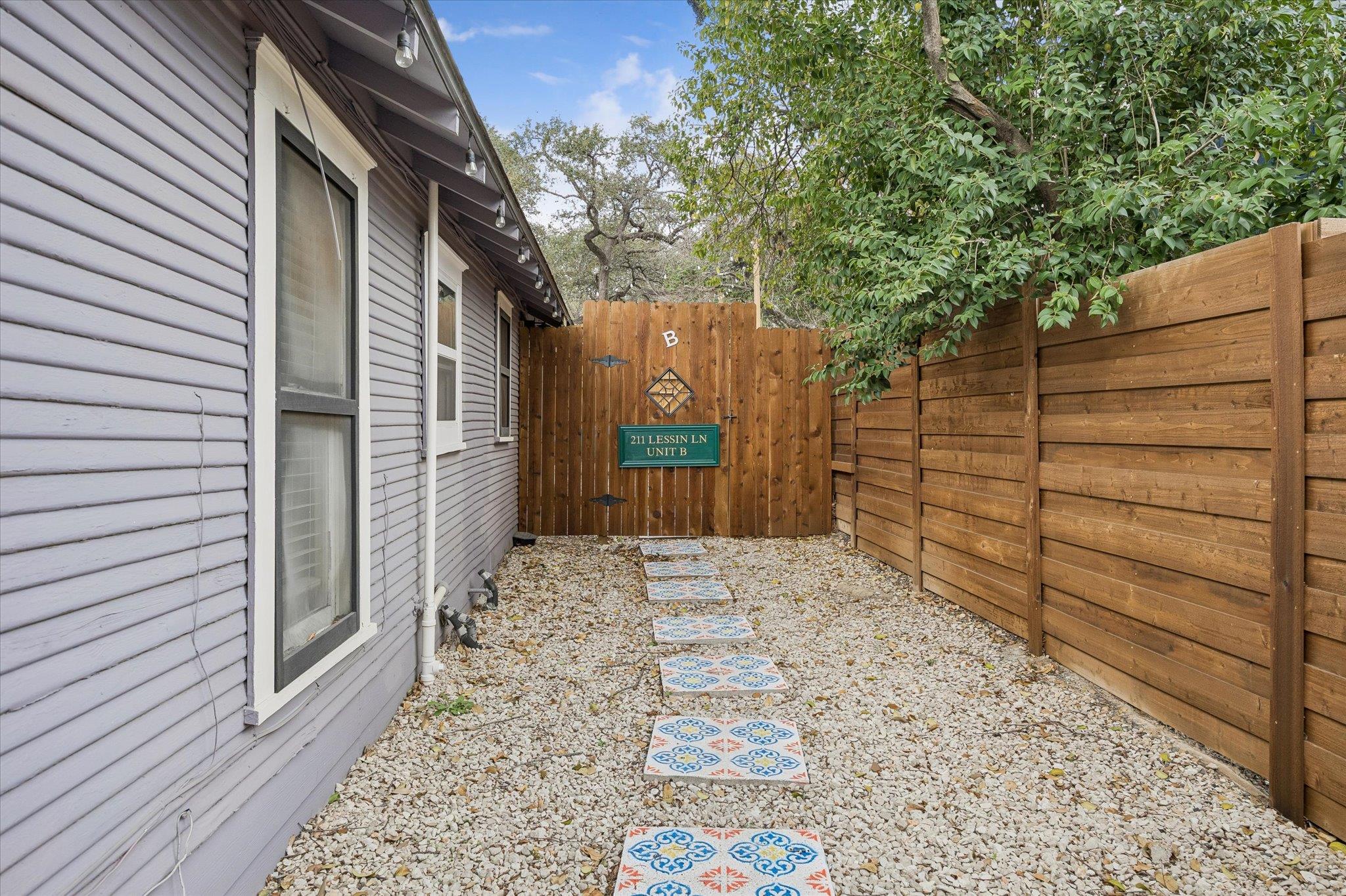 211 Lessin Ln #b Property Photo 11