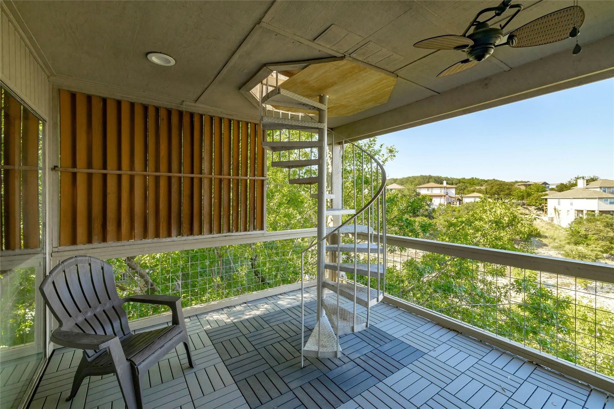 537 Venture Blvd S Property Photo 2