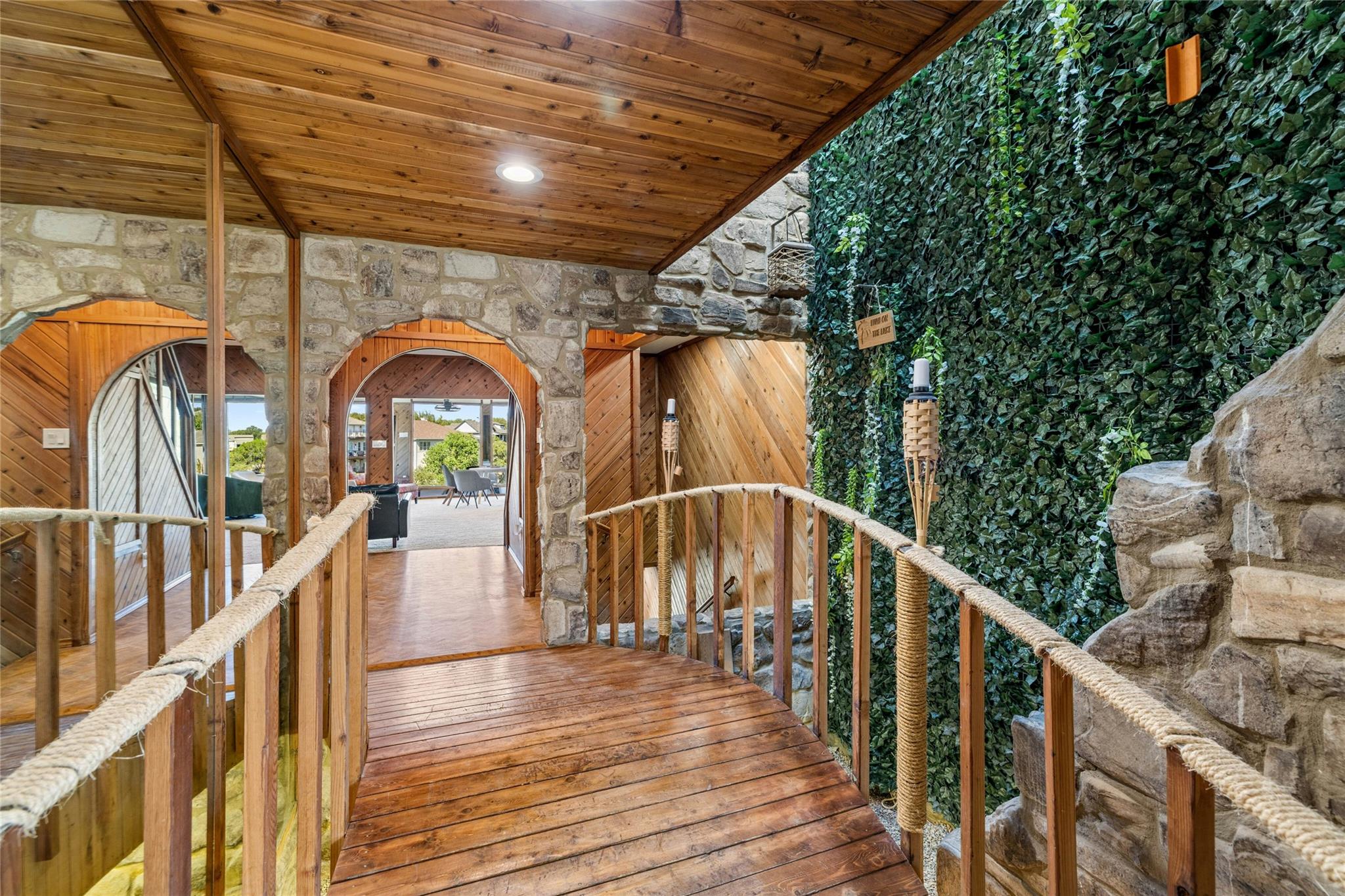 537 Venture Blvd S Property Photo 4