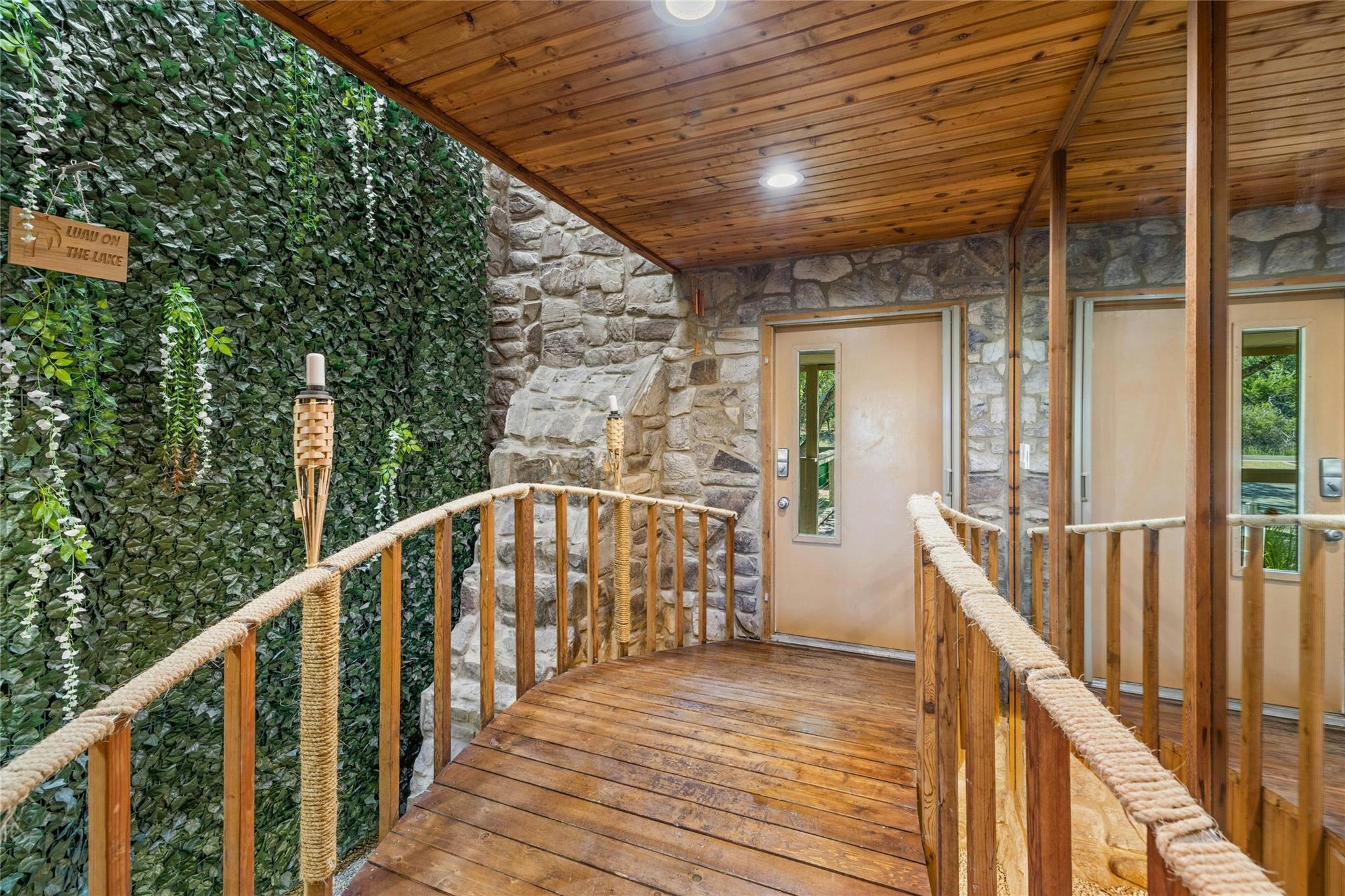 537 Venture Blvd S Property Photo 5