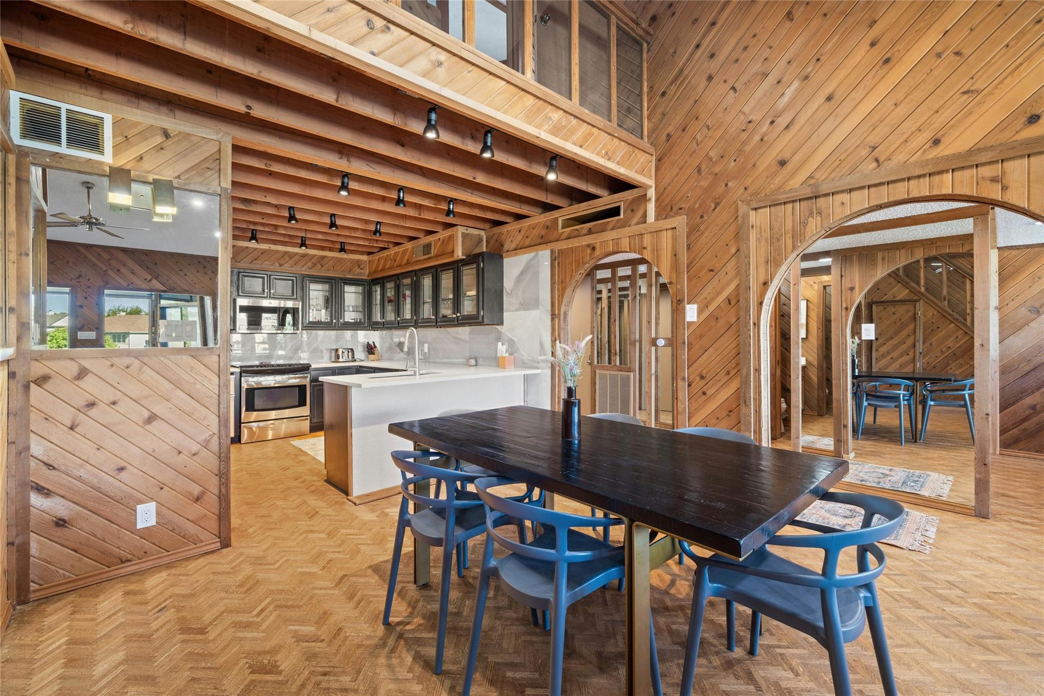 537 Venture Blvd S Property Photo 8