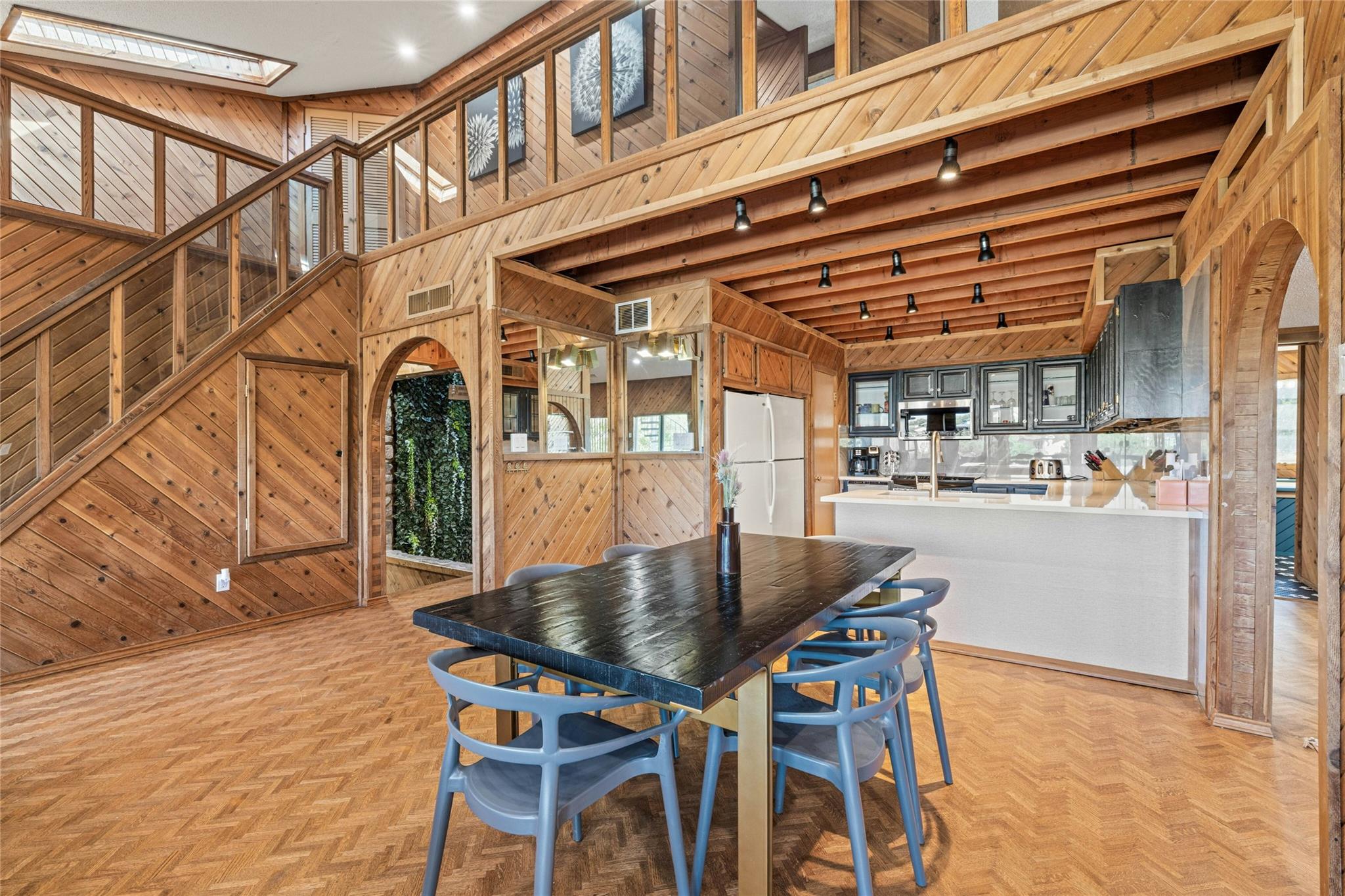 537 Venture Blvd S Property Photo 9