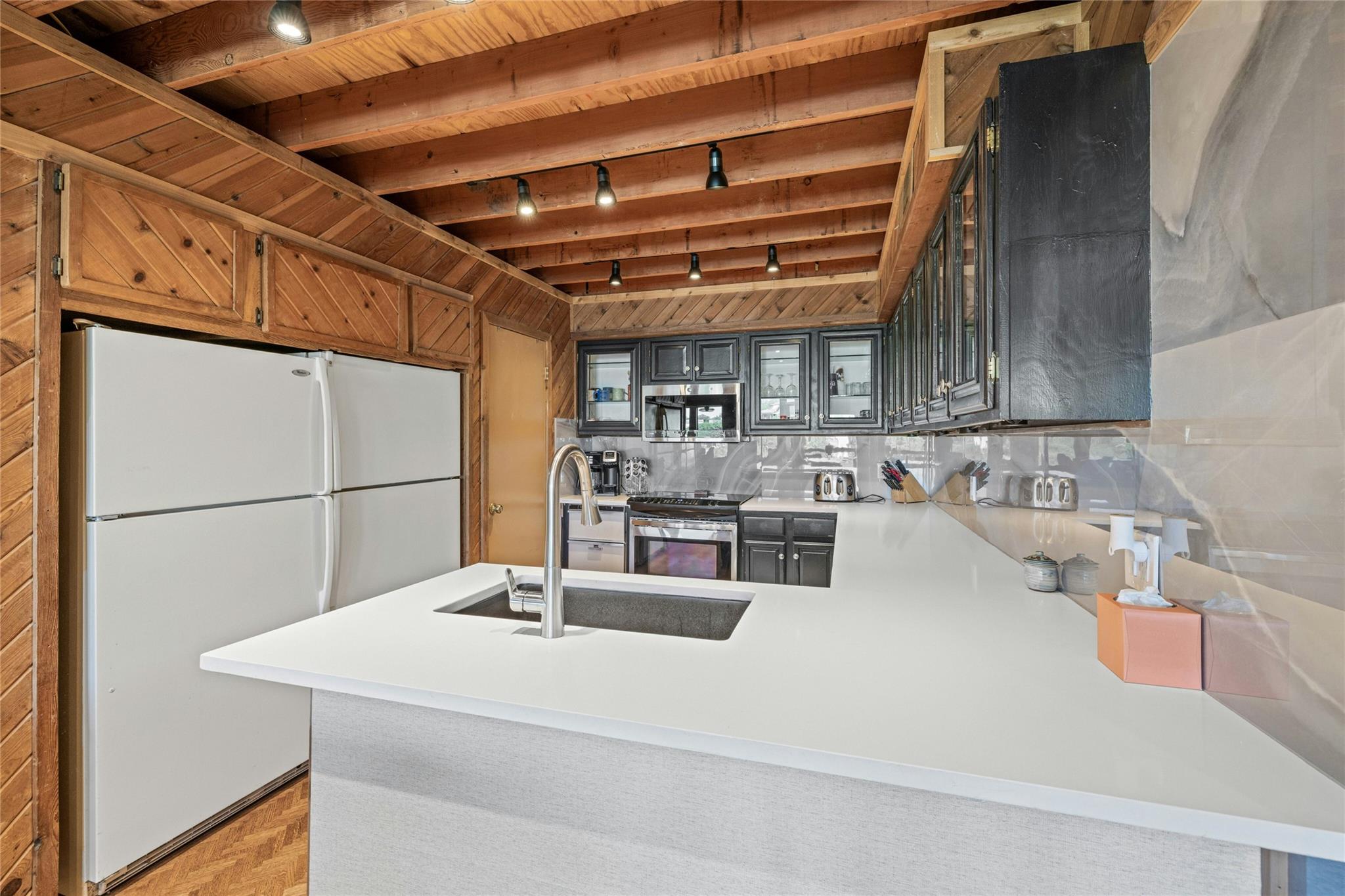 537 Venture Blvd S Property Photo 10