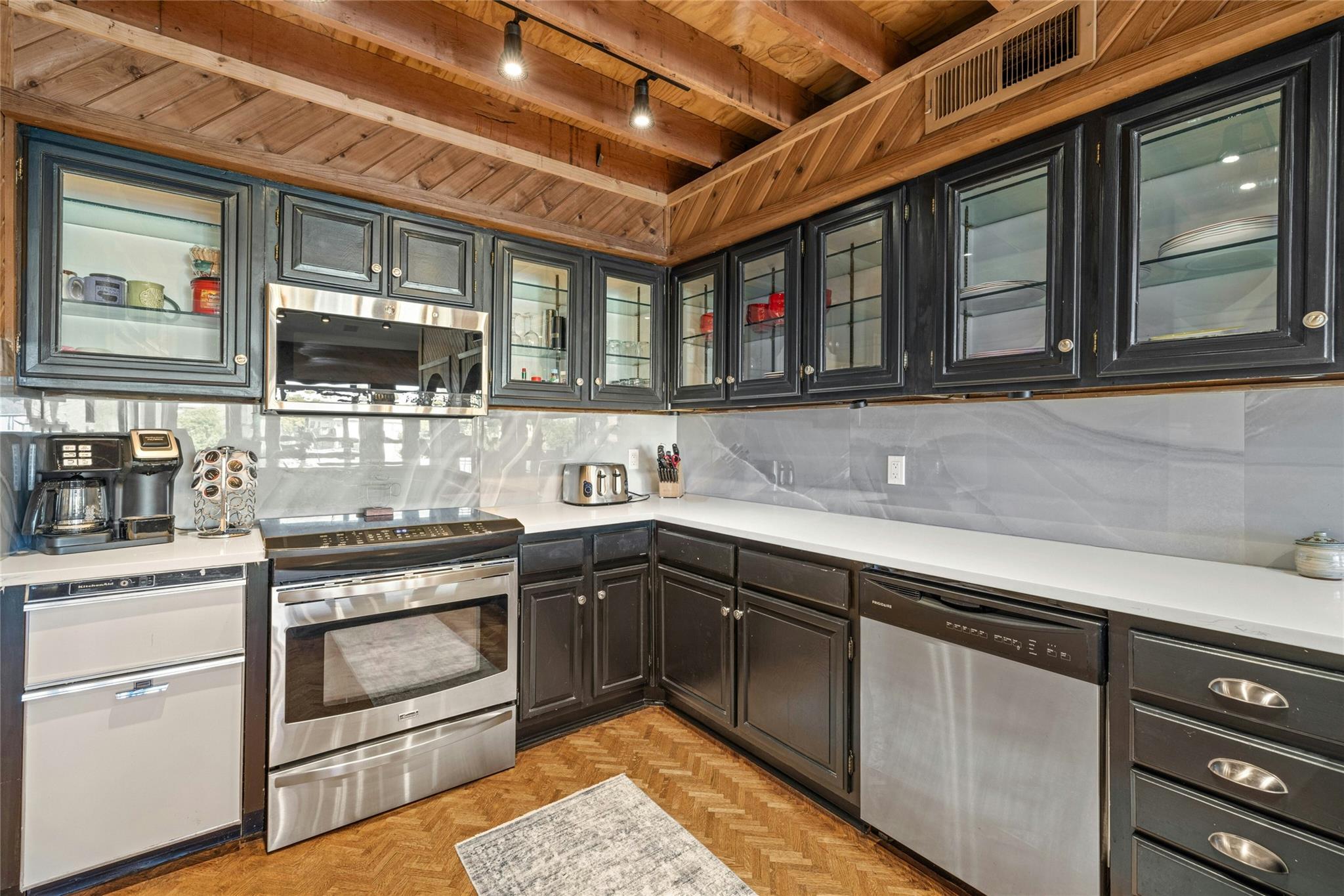 537 Venture Blvd S Property Photo 11