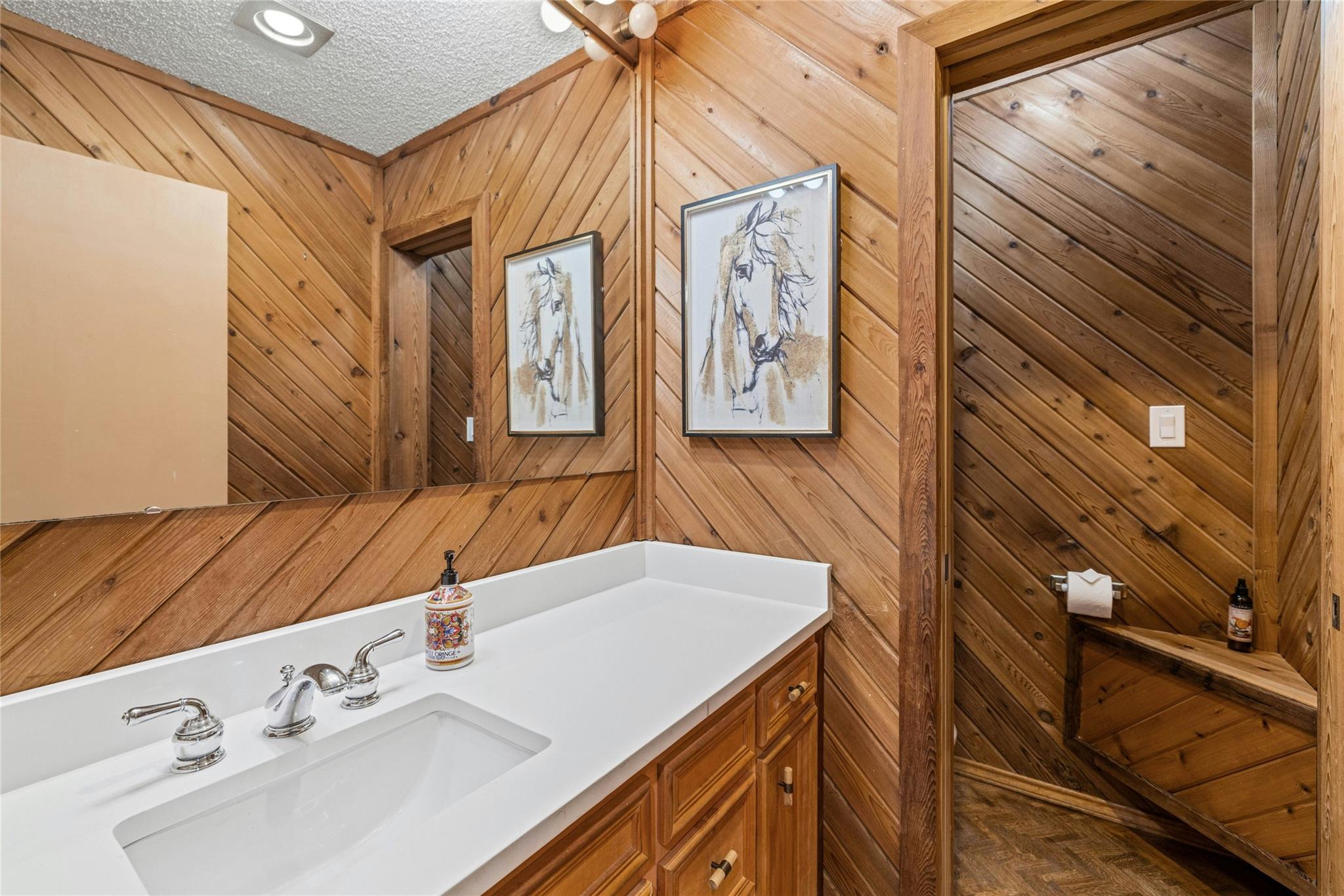 537 Venture Blvd S Property Photo 24