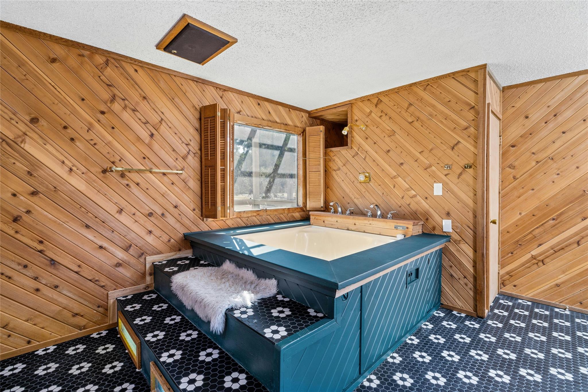 537 Venture Blvd S Property Photo 27