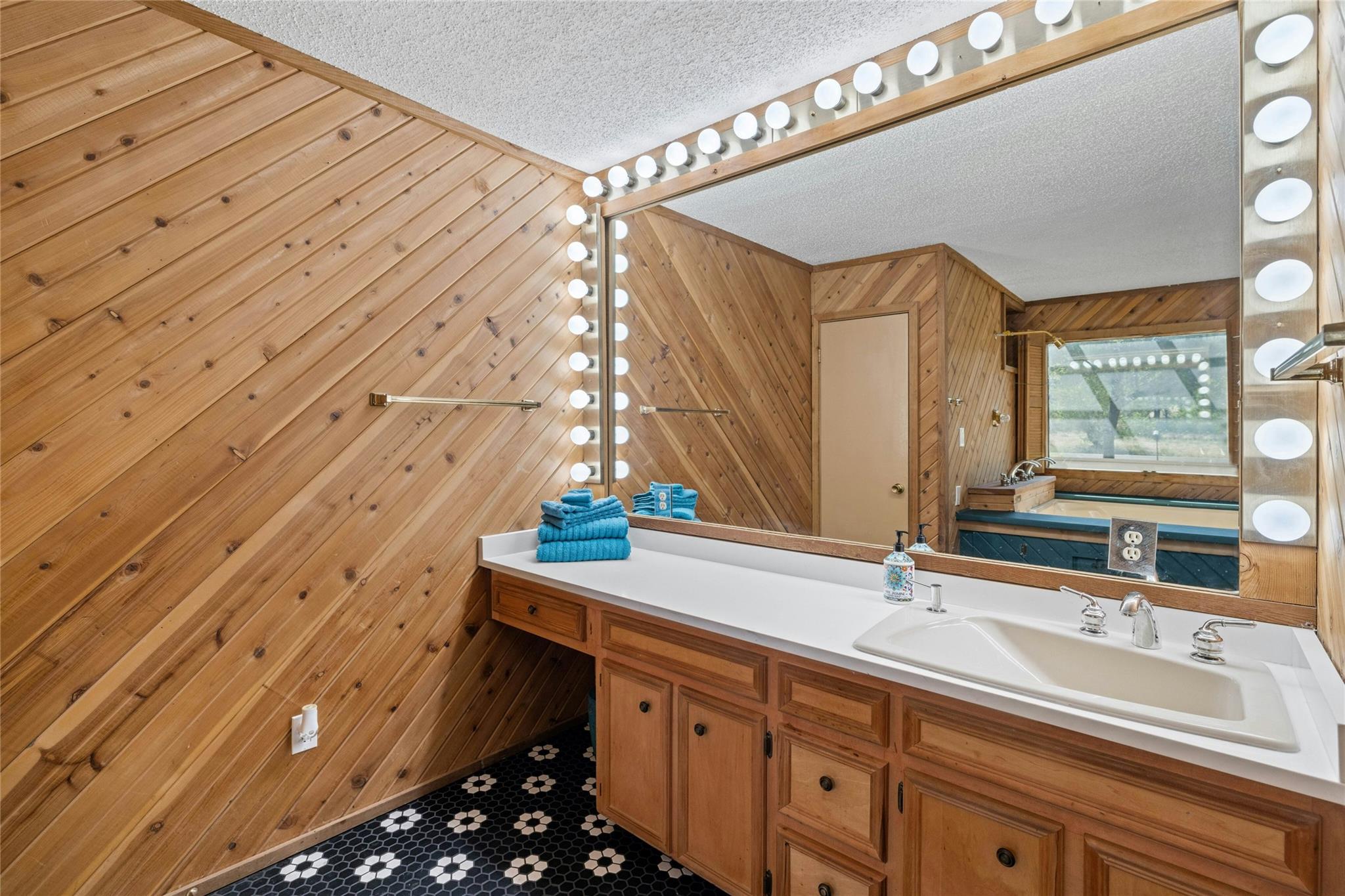 537 Venture Blvd S Property Photo 28