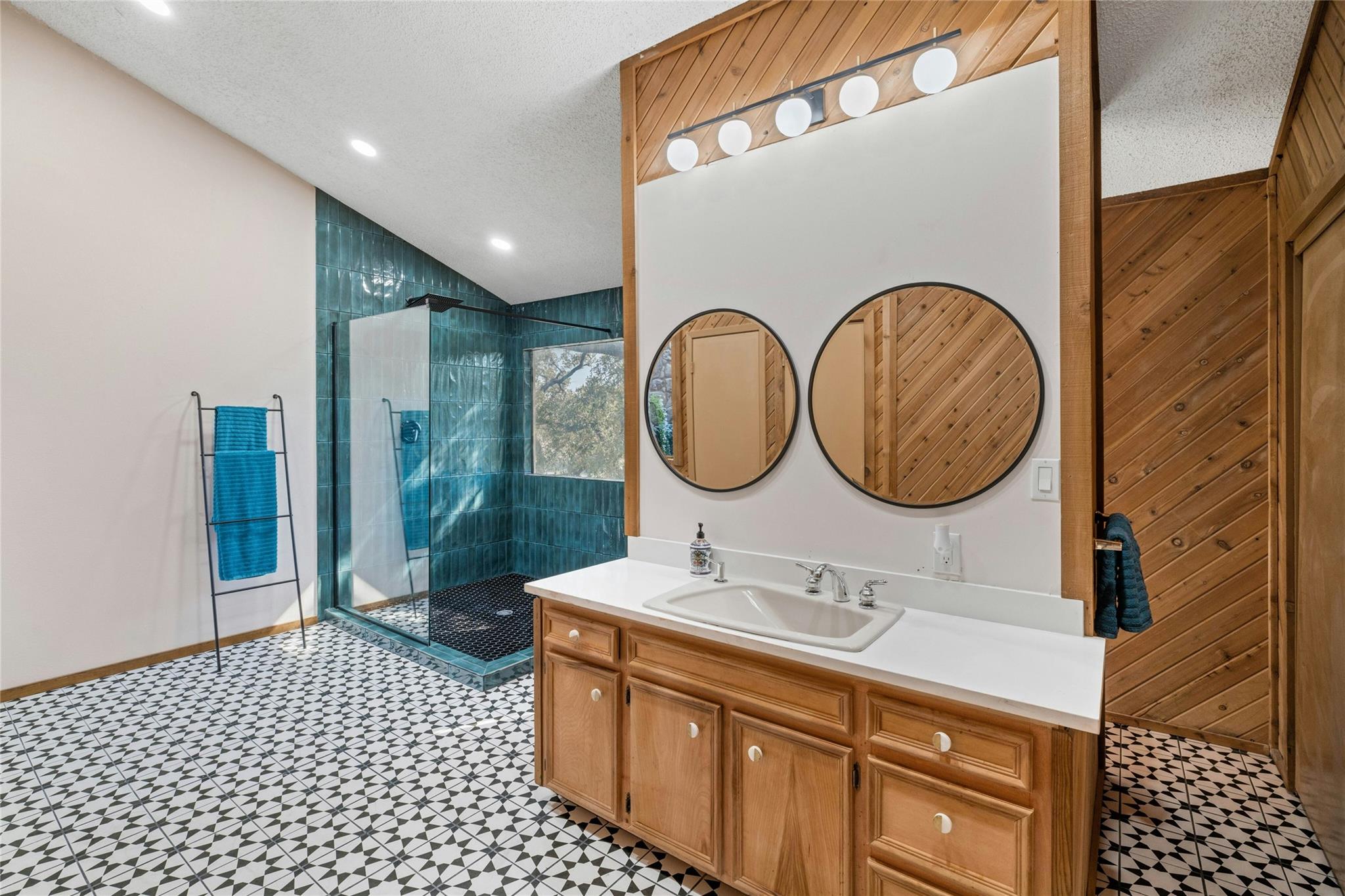 537 Venture Blvd S Property Photo 31