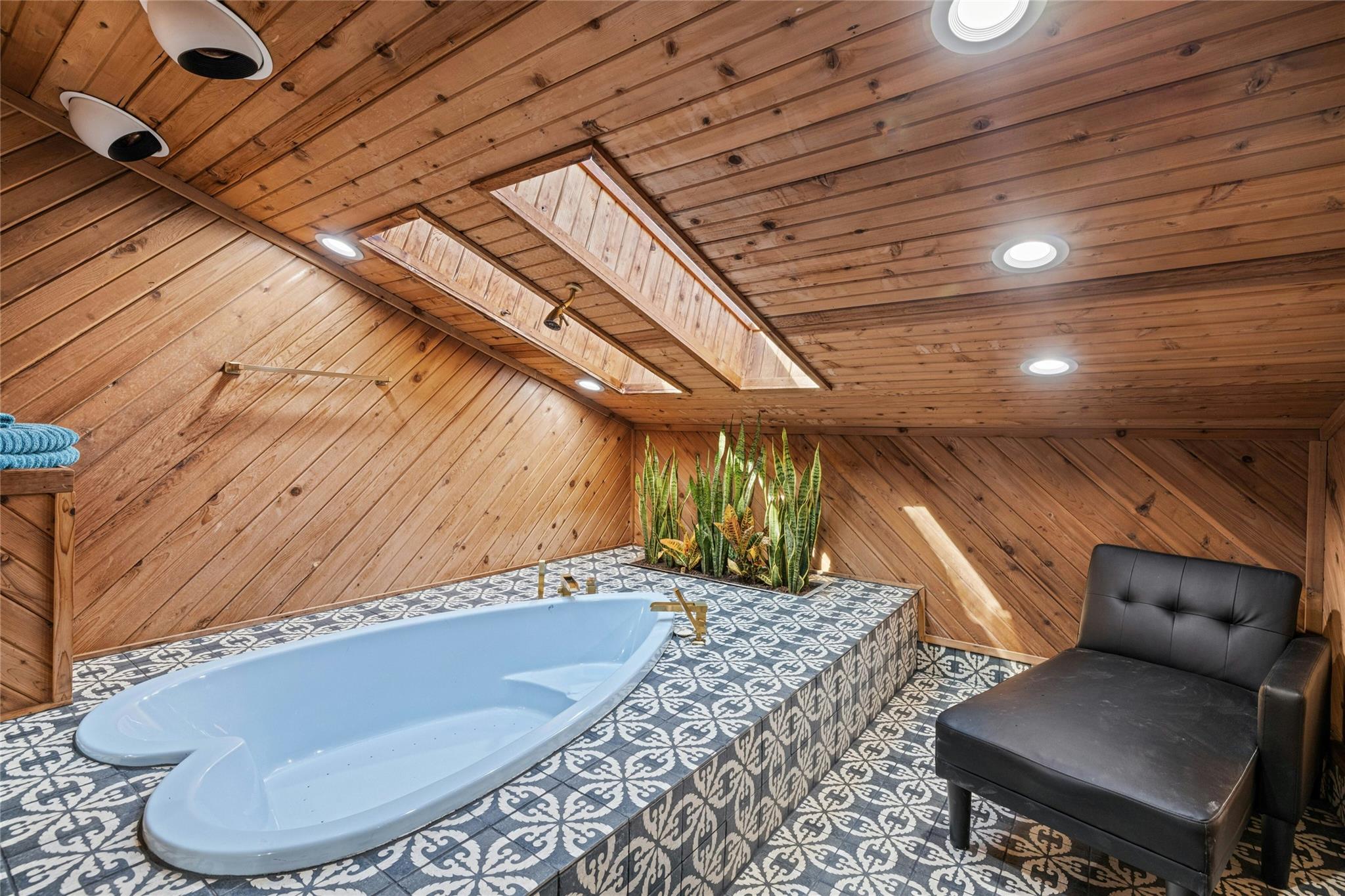 537 Venture Blvd S Property Photo 36