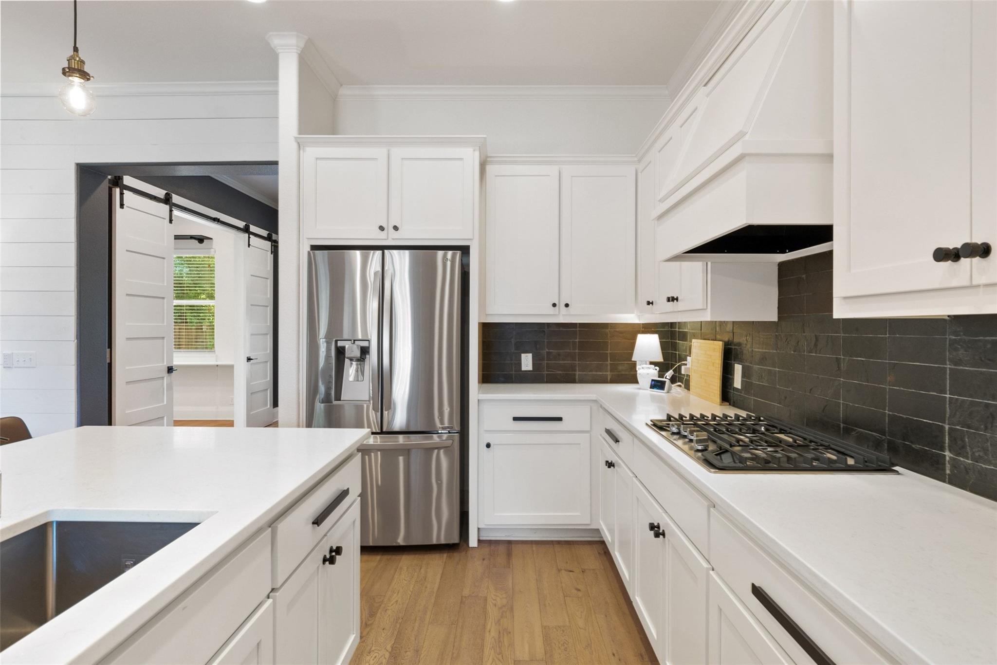 1410 Hart St Property Photo 15