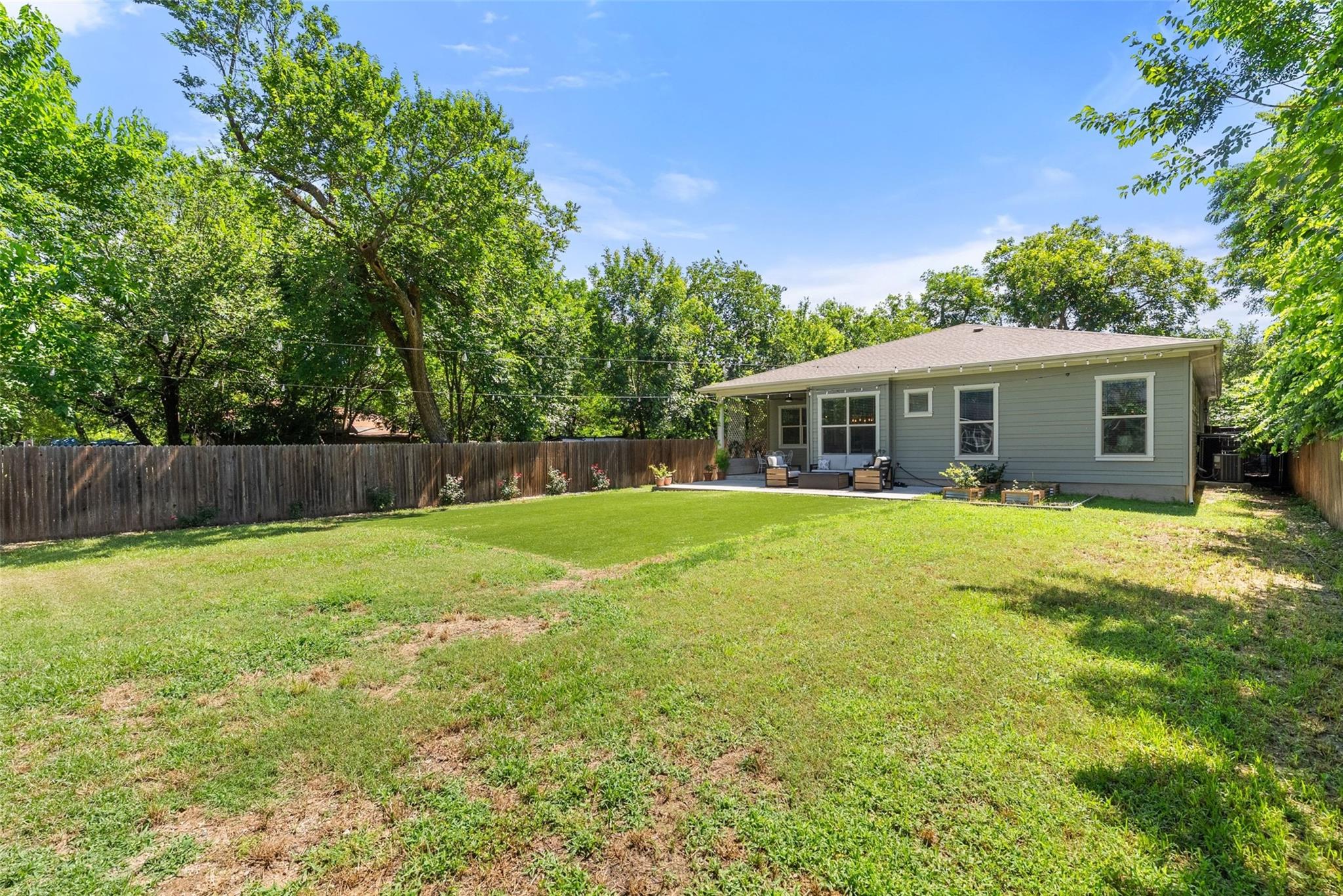 1410 Hart St Property Photo 31