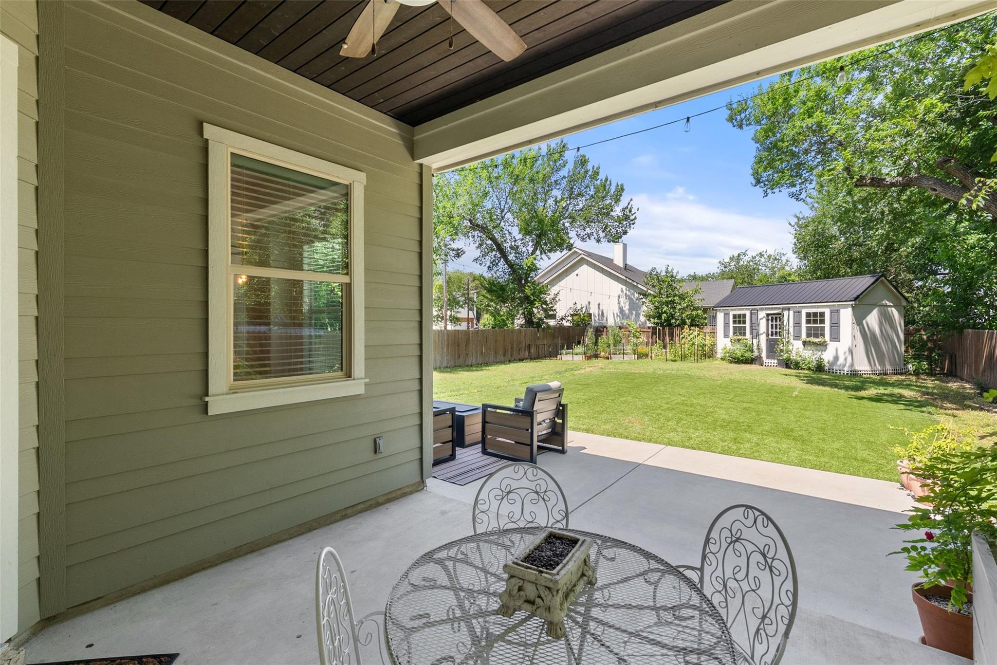 1410 Hart St Property Photo 39