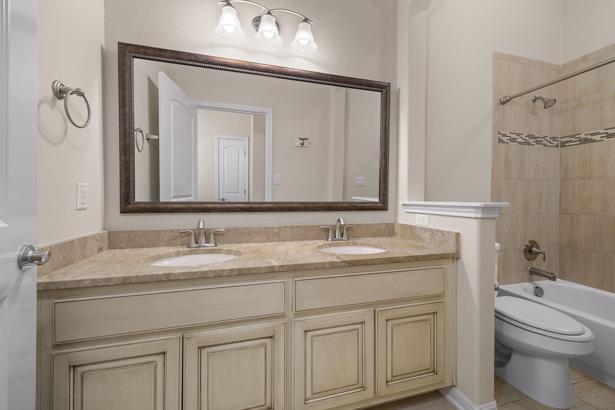14320 Senia Bnd Property Photo 27