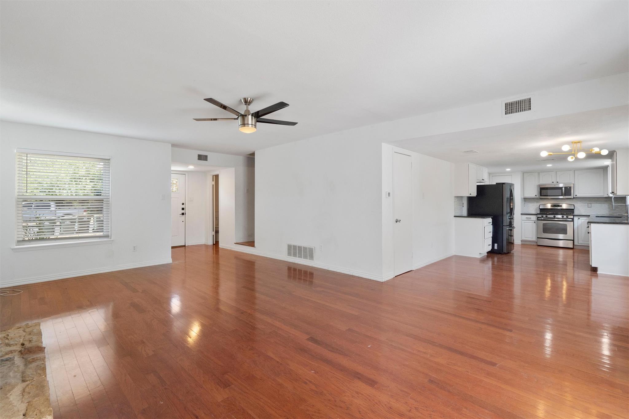 9809 Meadowheath Dr Property Photo 6