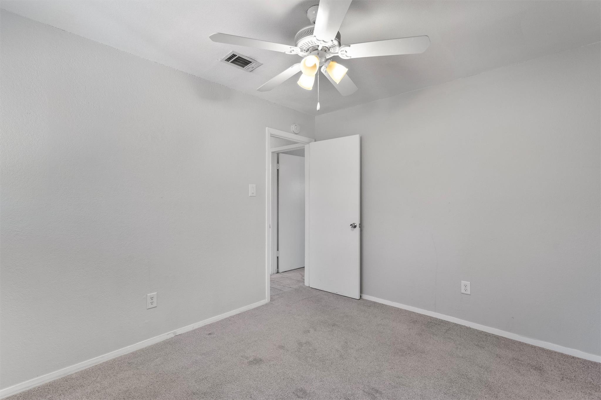9809 Meadowheath Dr Property Photo 21