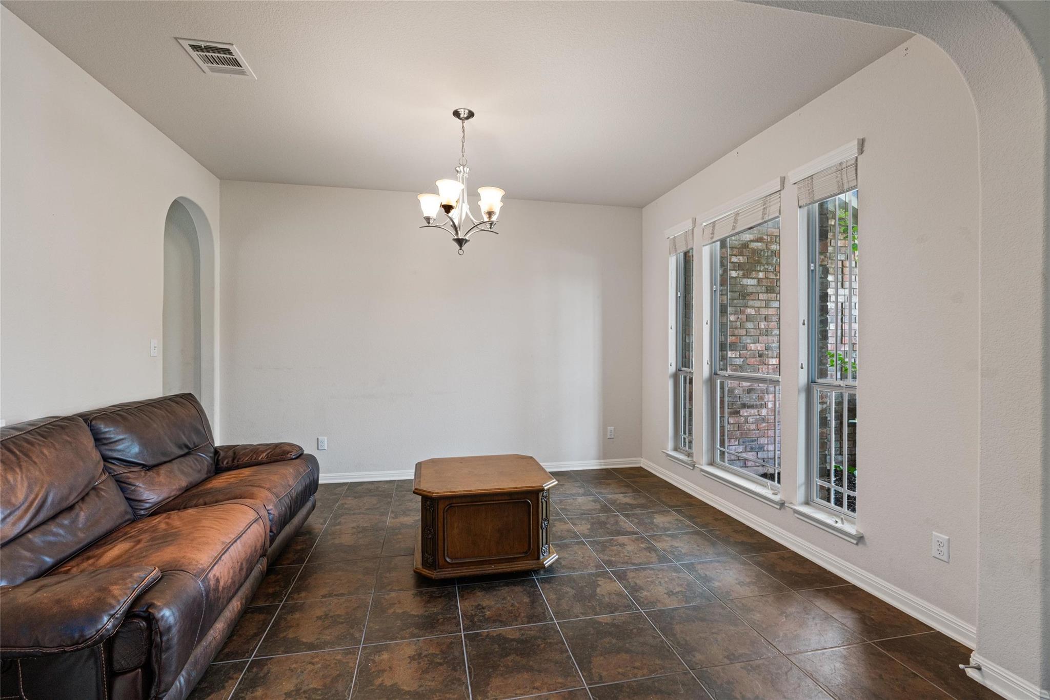 413 Monahans Dr Property Photo 6