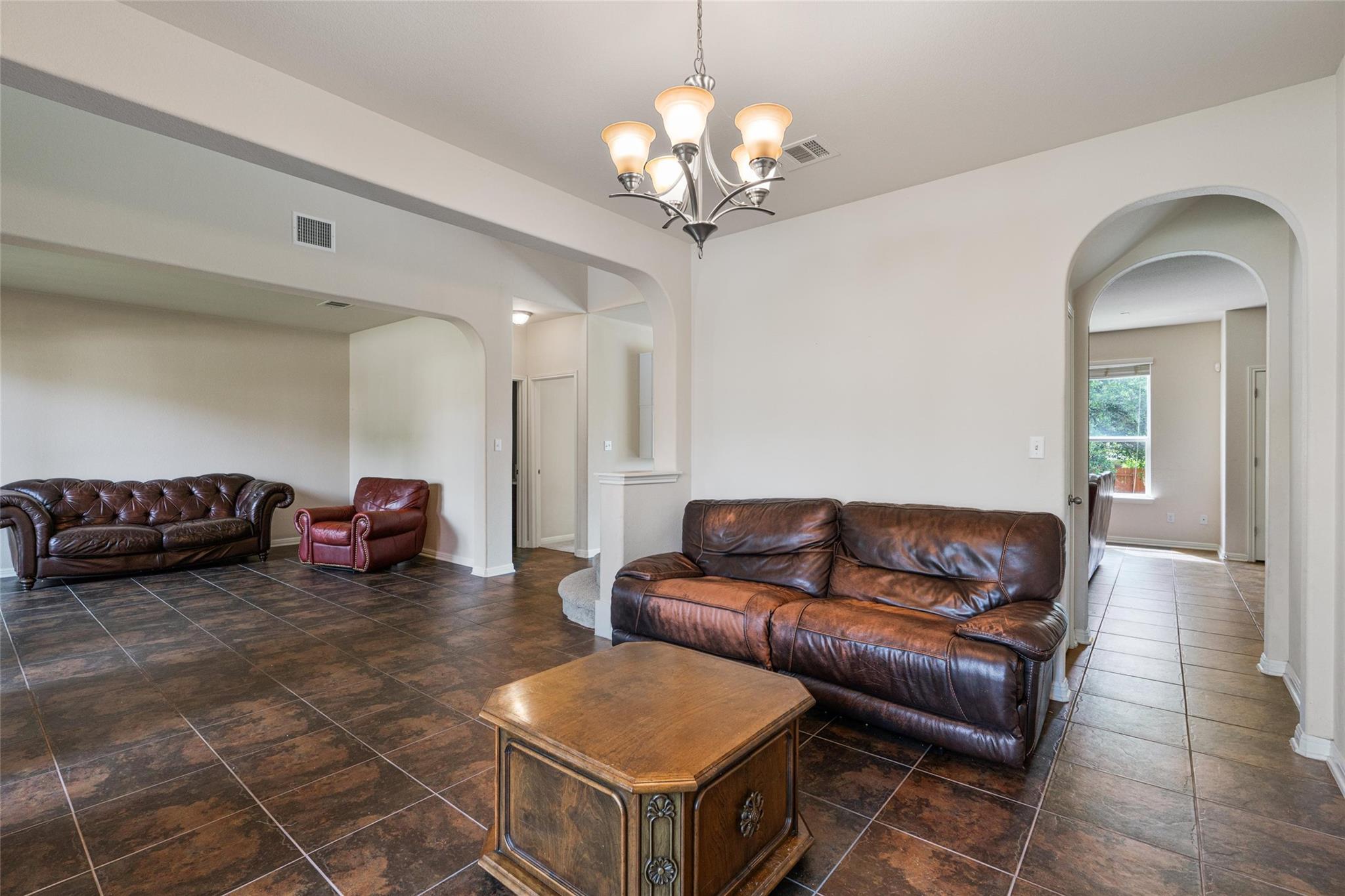 413 Monahans Dr Property Photo 7